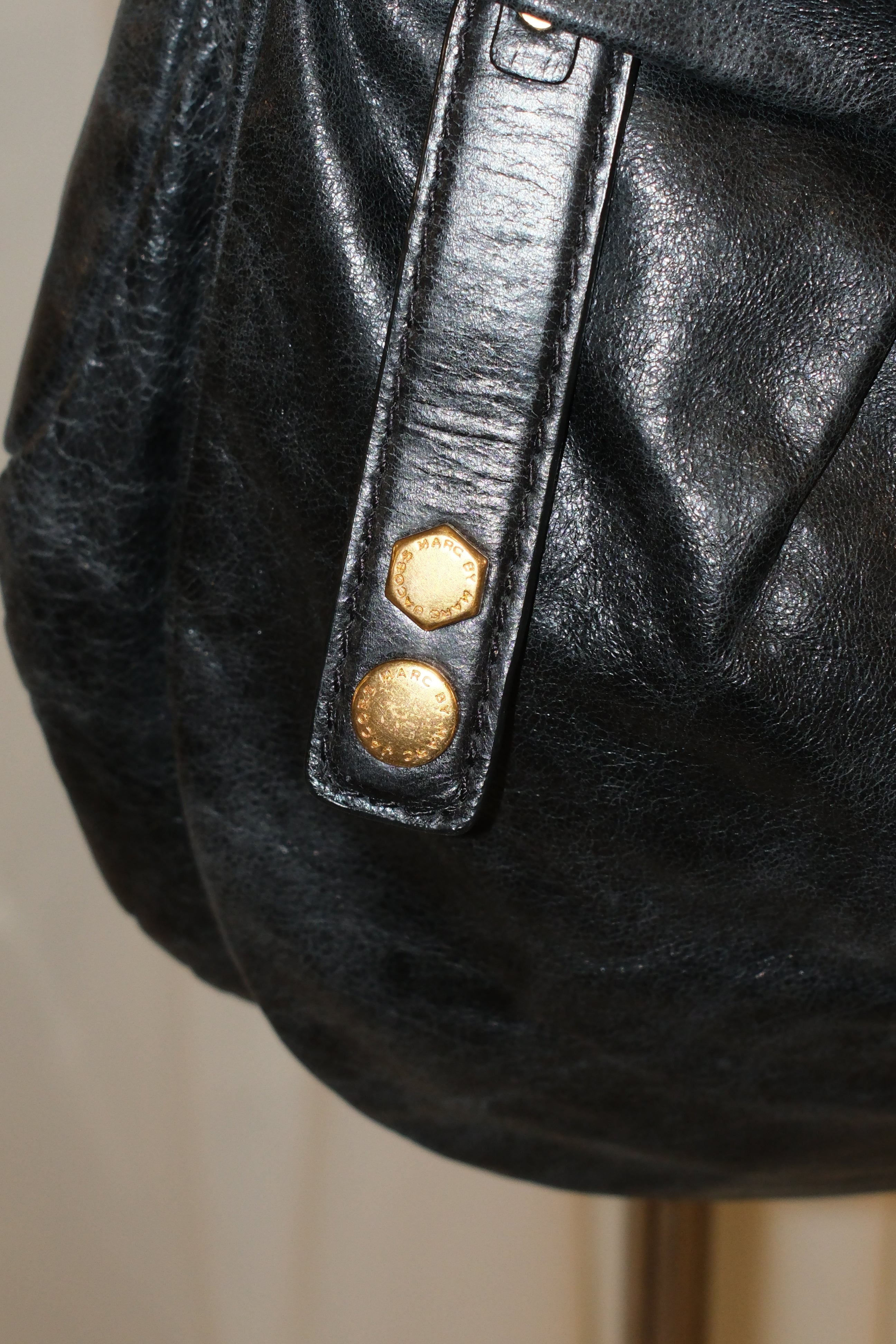 MARC JACOBS LARGE BLACK LEATHER SHOULDER BAG WITH GOLD HARDWARE