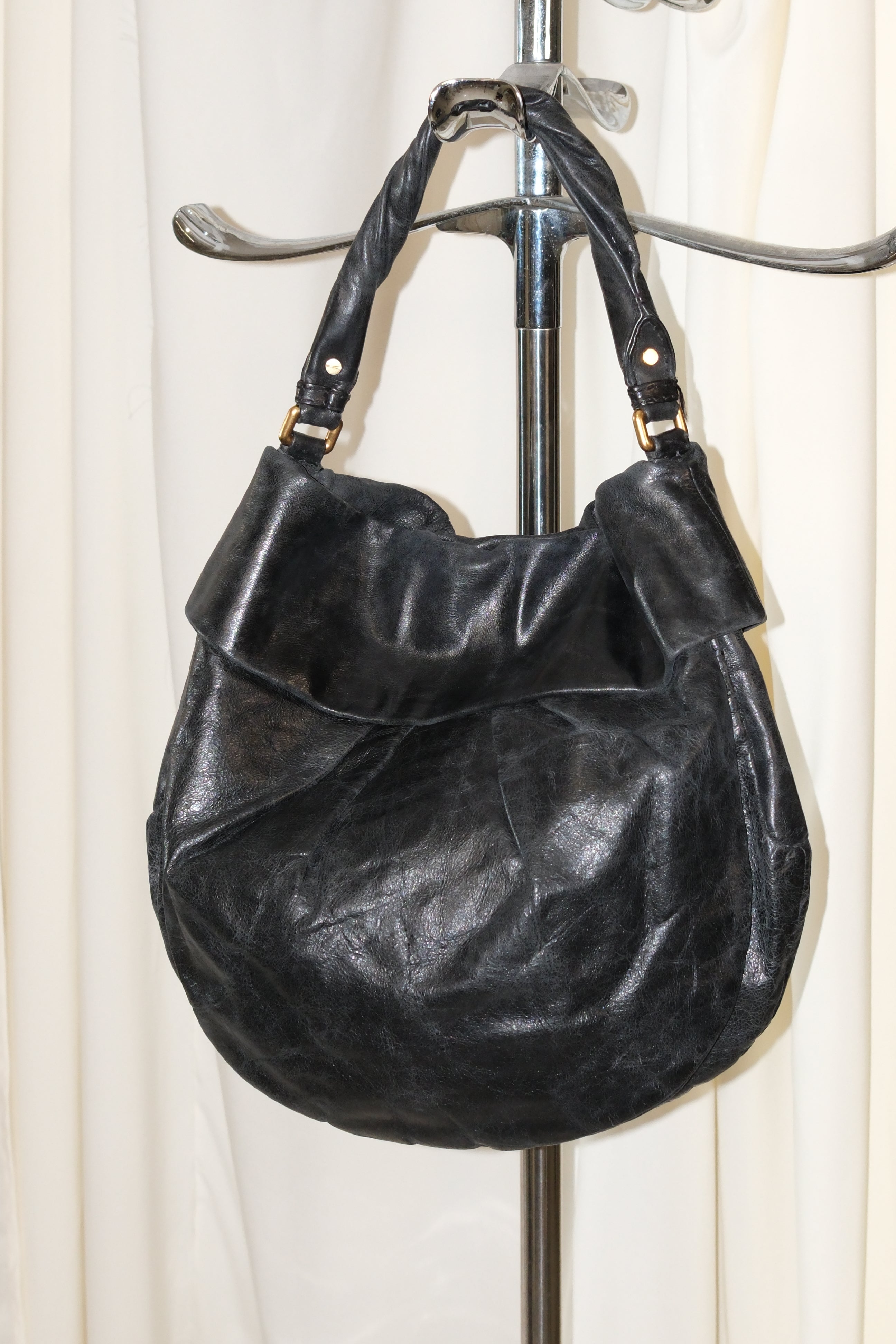 MARC JACOBS LARGE BLACK LEATHER SHOULDER BAG WITH GOLD HARDWARE