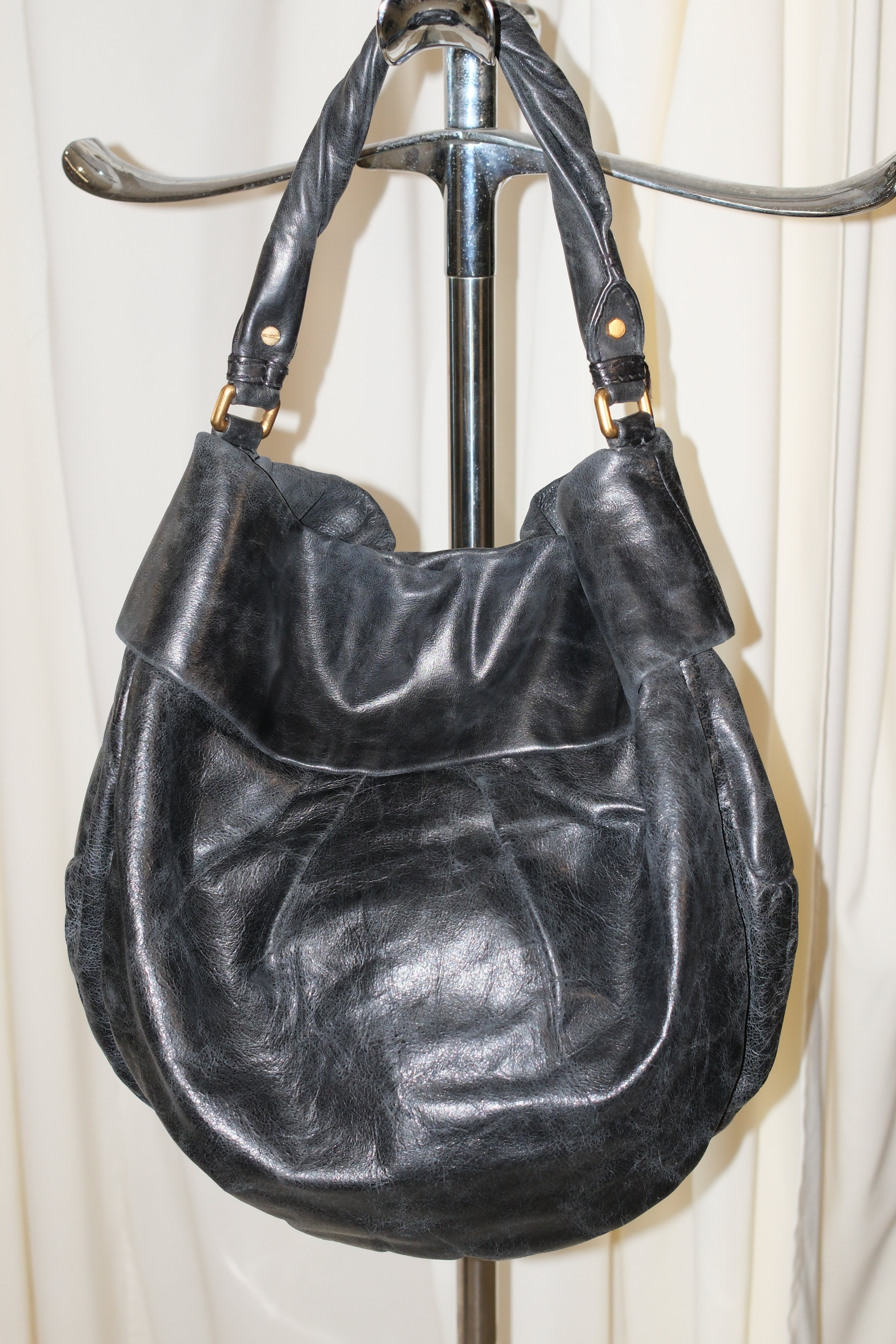 MARC JACOBS LARGE BLACK LEATHER SHOULDER BAG WITH GOLD HARDWARE