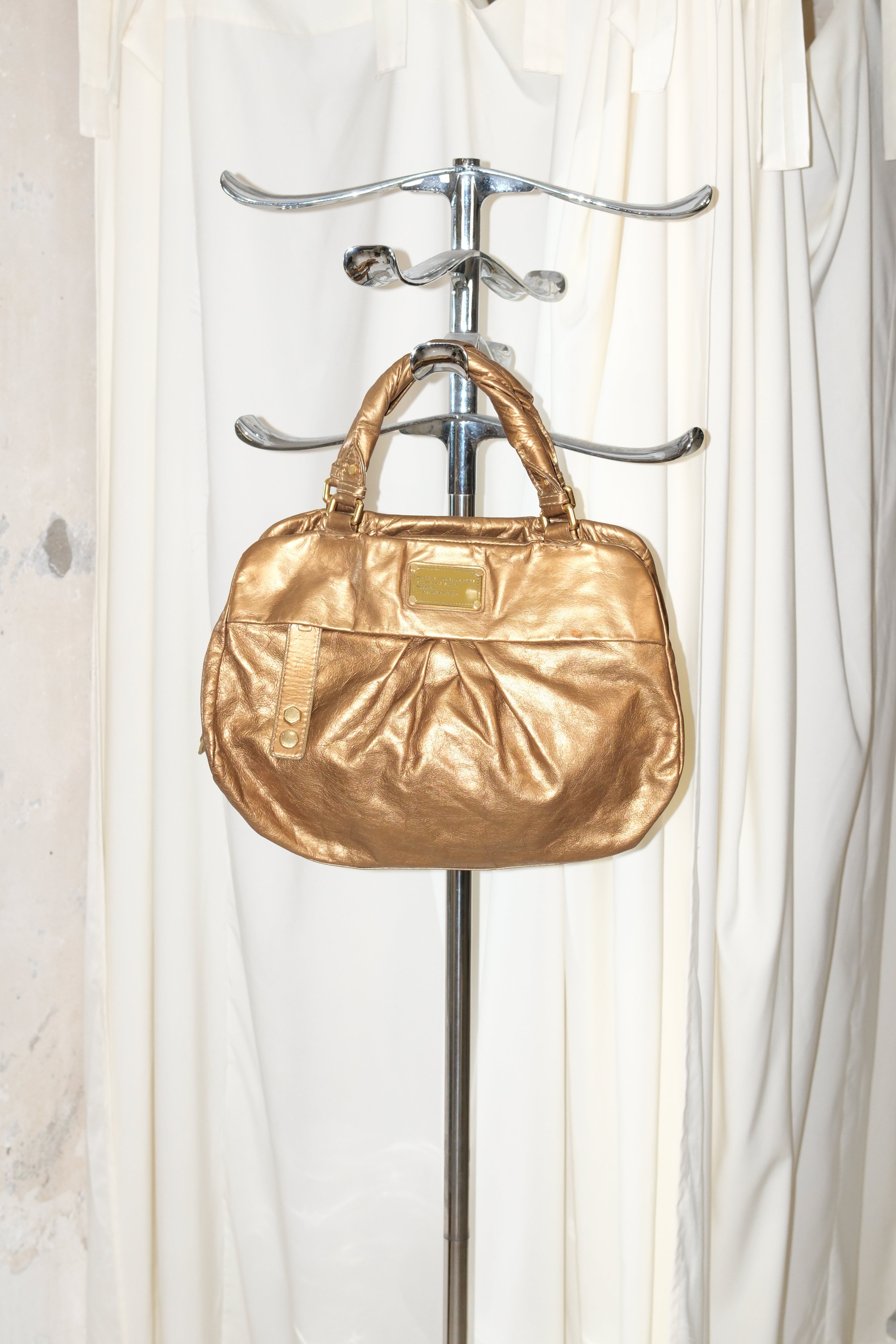 MARC JACOBS HANDBAG IN METALLIC GOLD