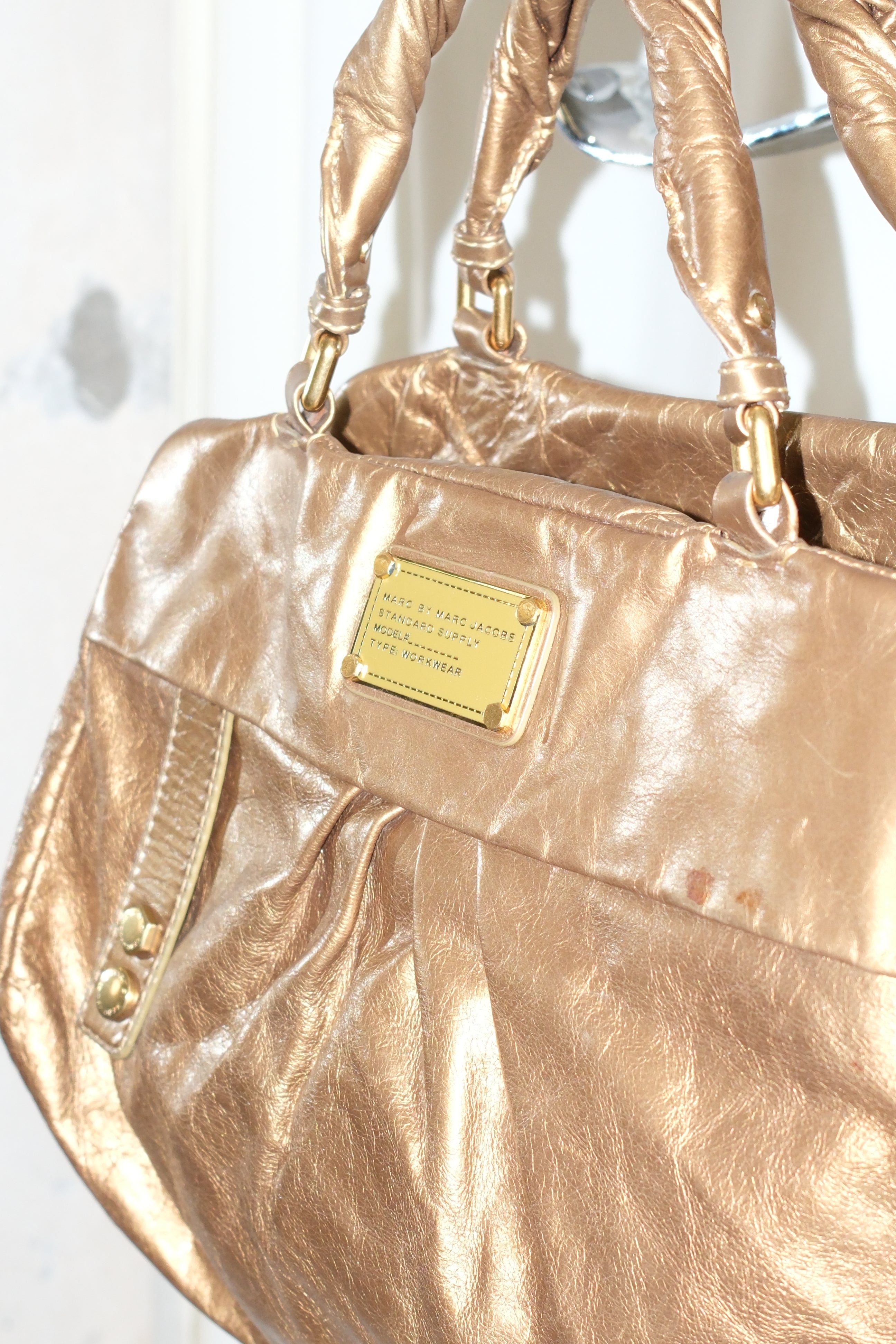 MARC JACOBS HANDBAG IN METALLIC GOLD