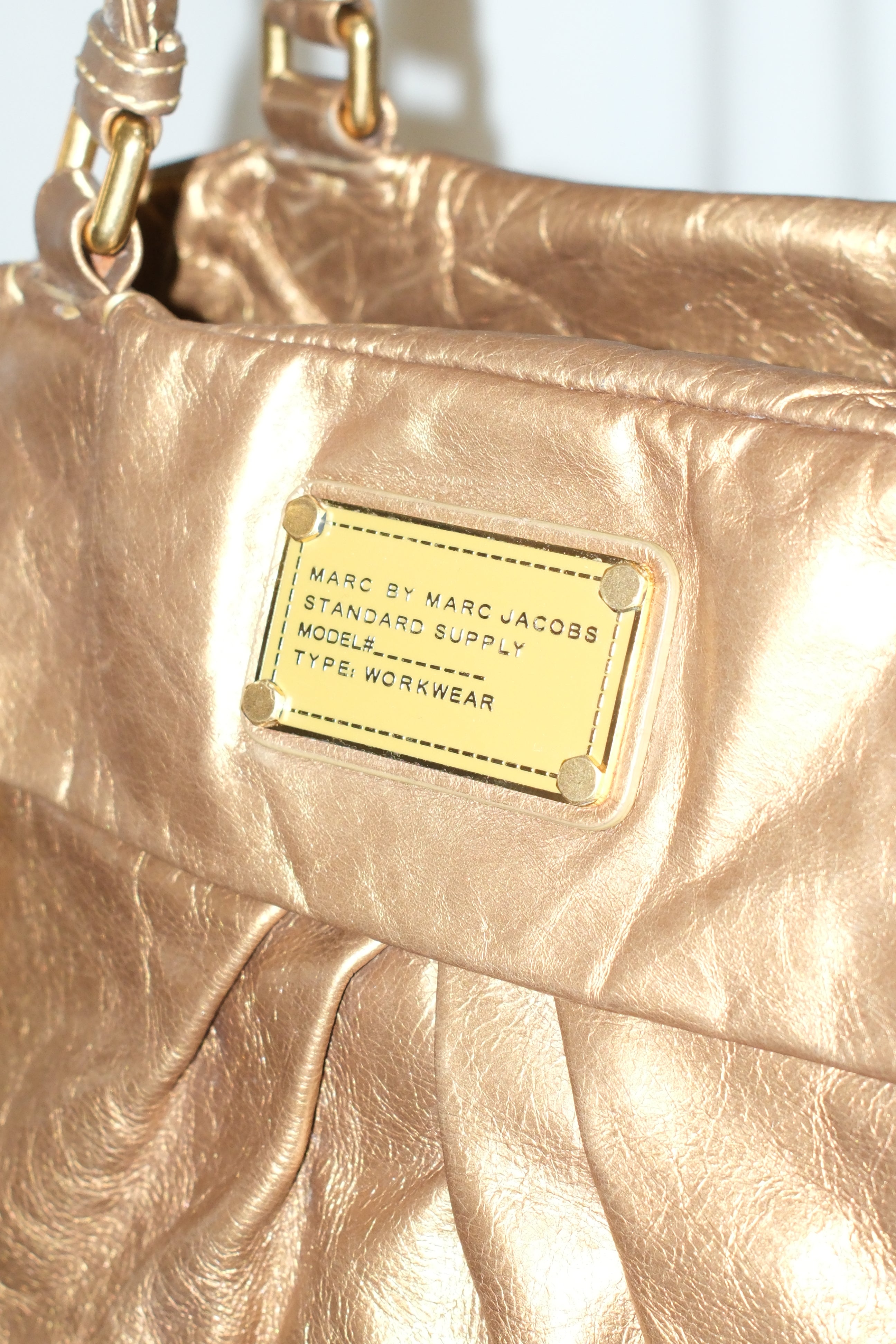 MARC JACOBS HANDBAG IN METALLIC GOLD