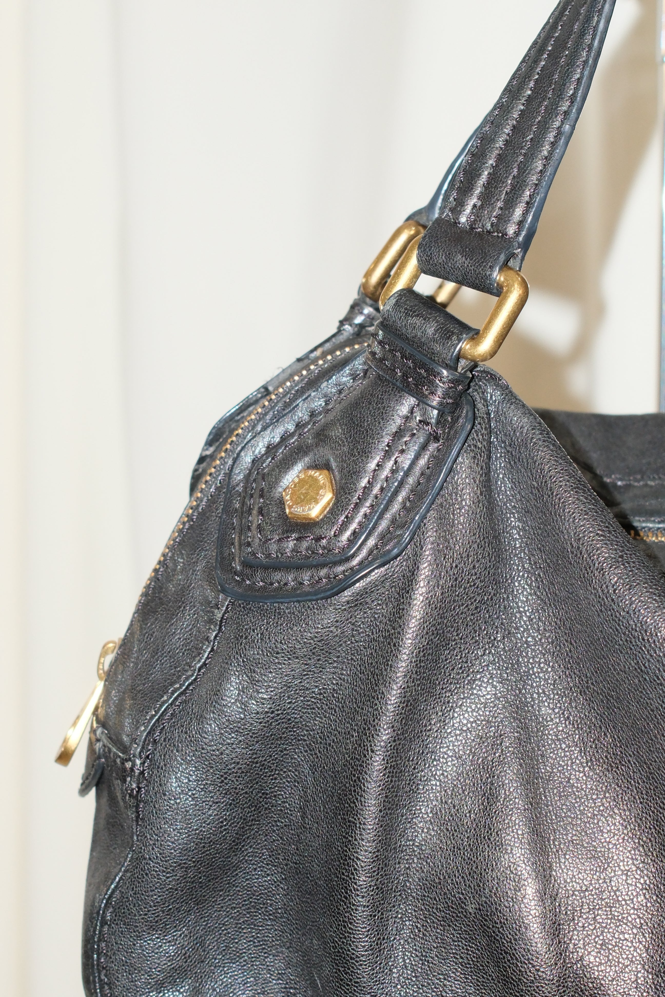 Marc Jacobs leather handbag in black and gold metals