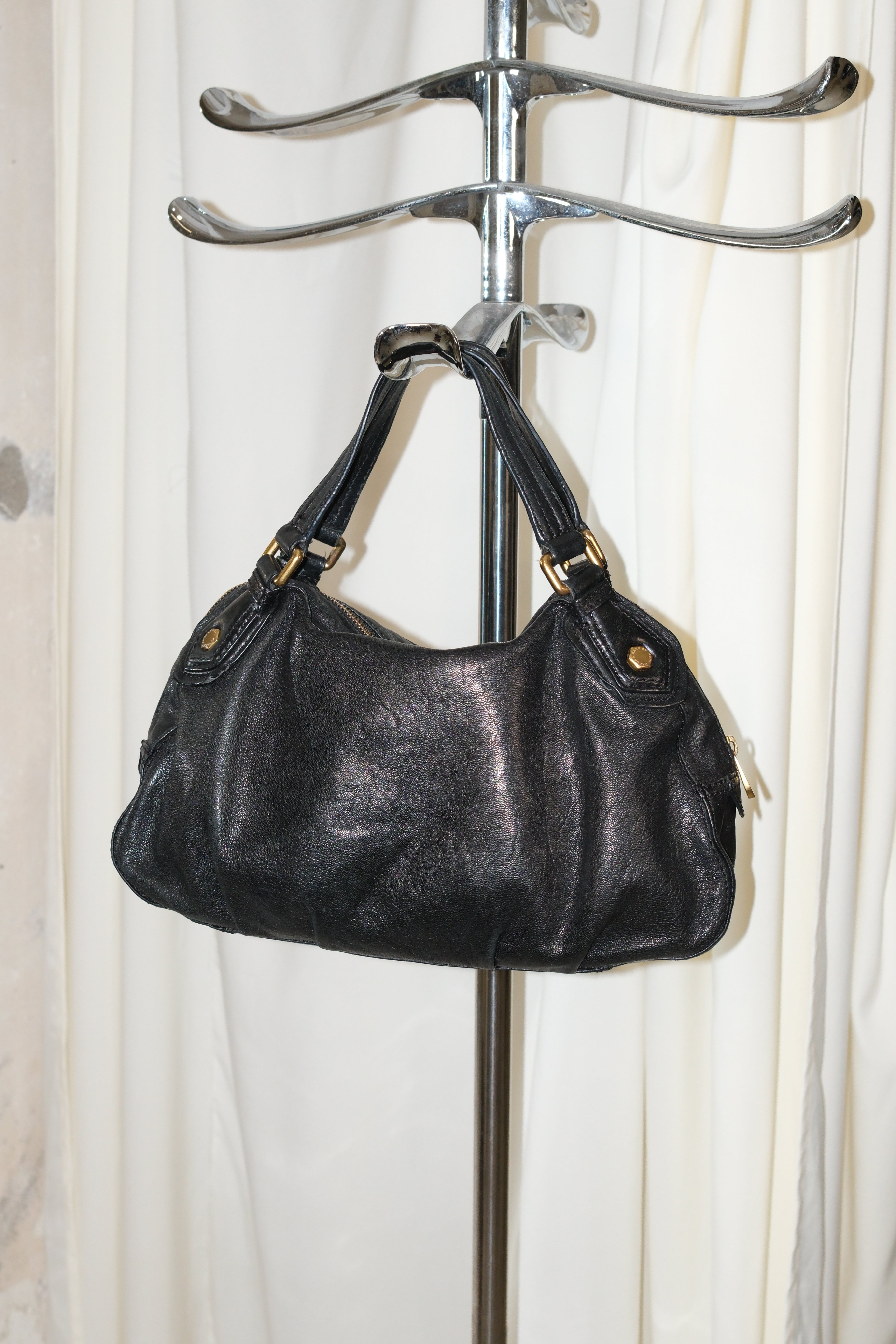 Marc Jacobs leather handbag in black and gold metals