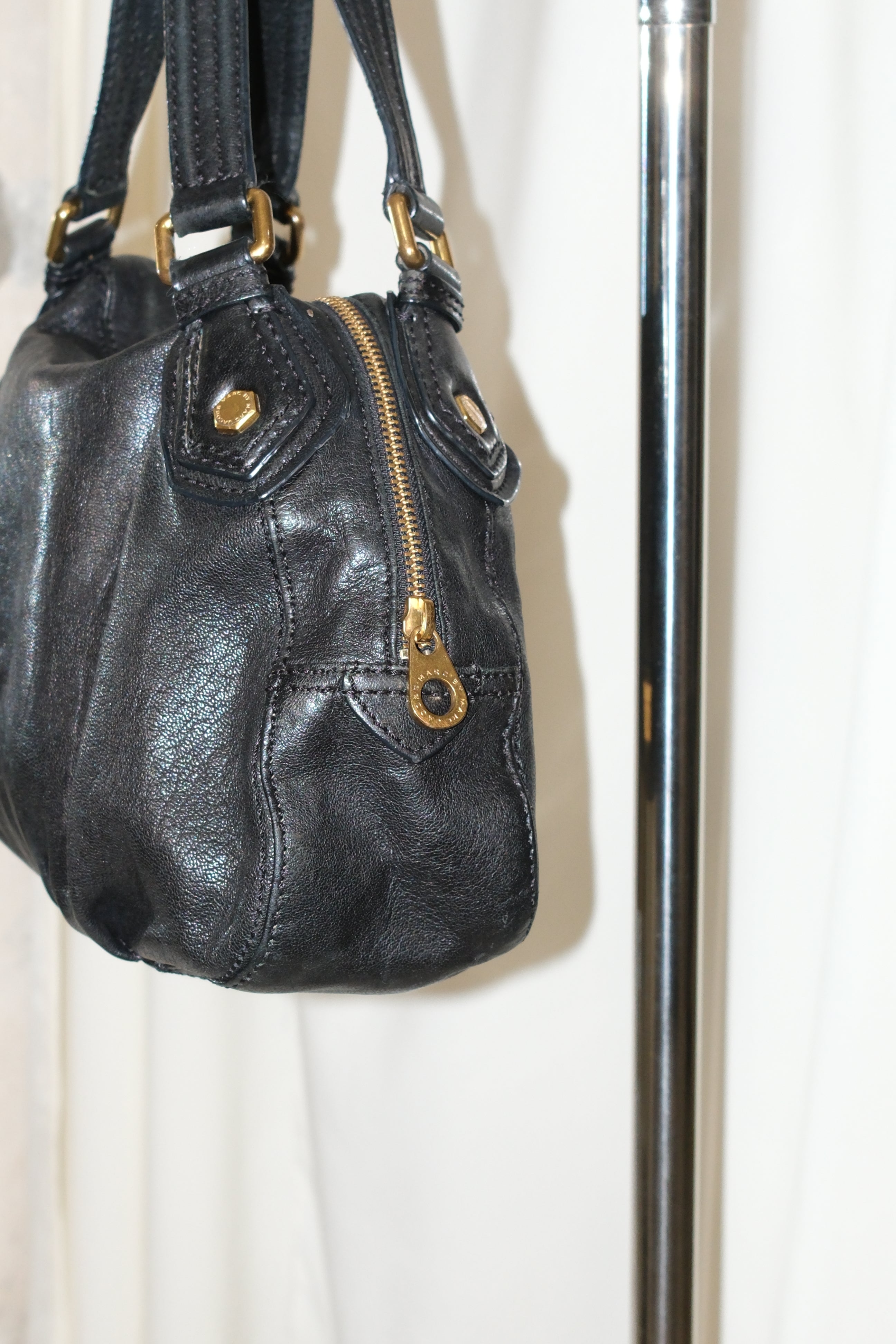 Marc Jacobs leather handbag in black and gold metals