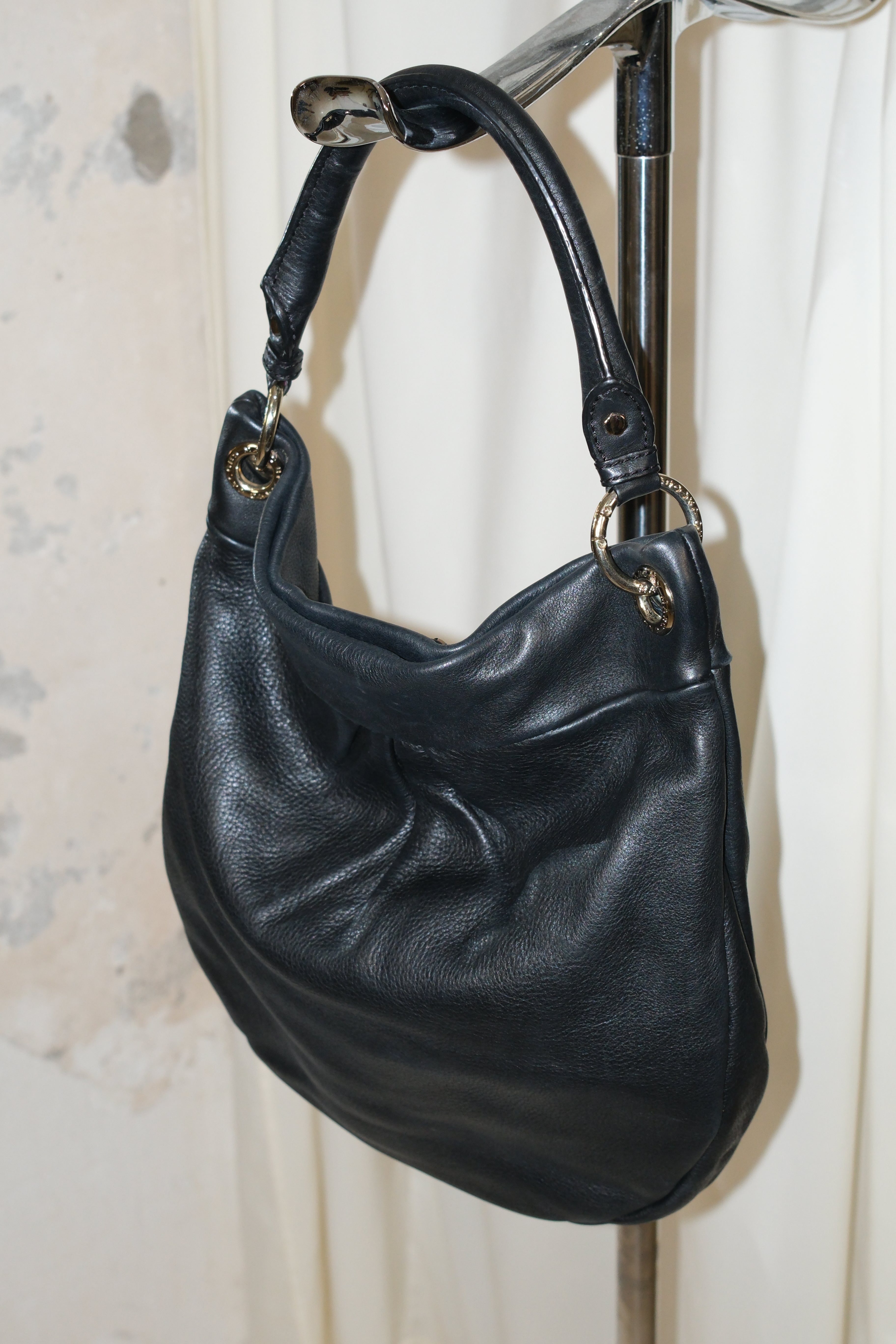 Marc Jacobs shoulder bag in black leather