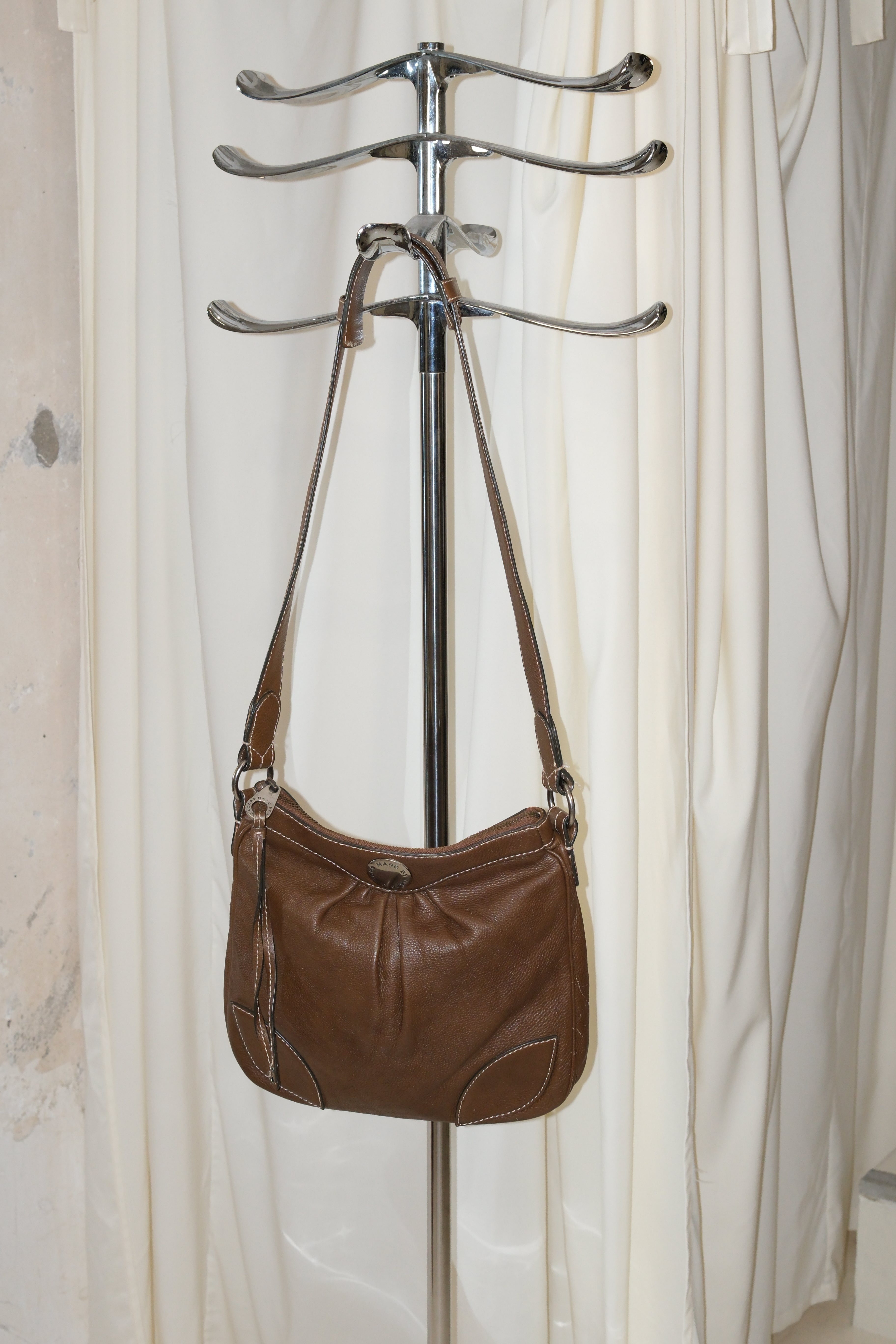 Marc Jacobs cross body bag in chestnut brown