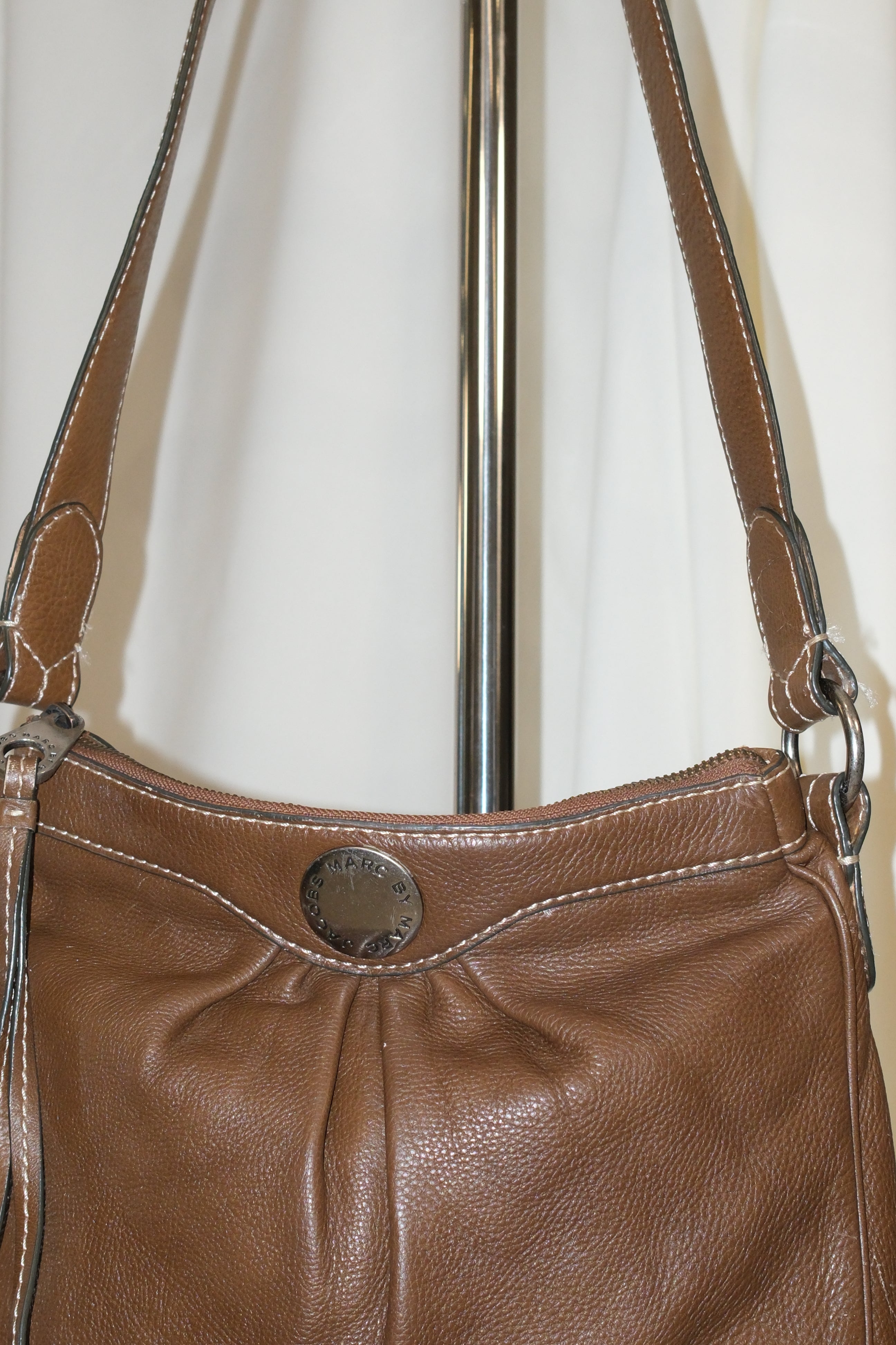 Marc Jacobs cross body bag in chestnut brown
