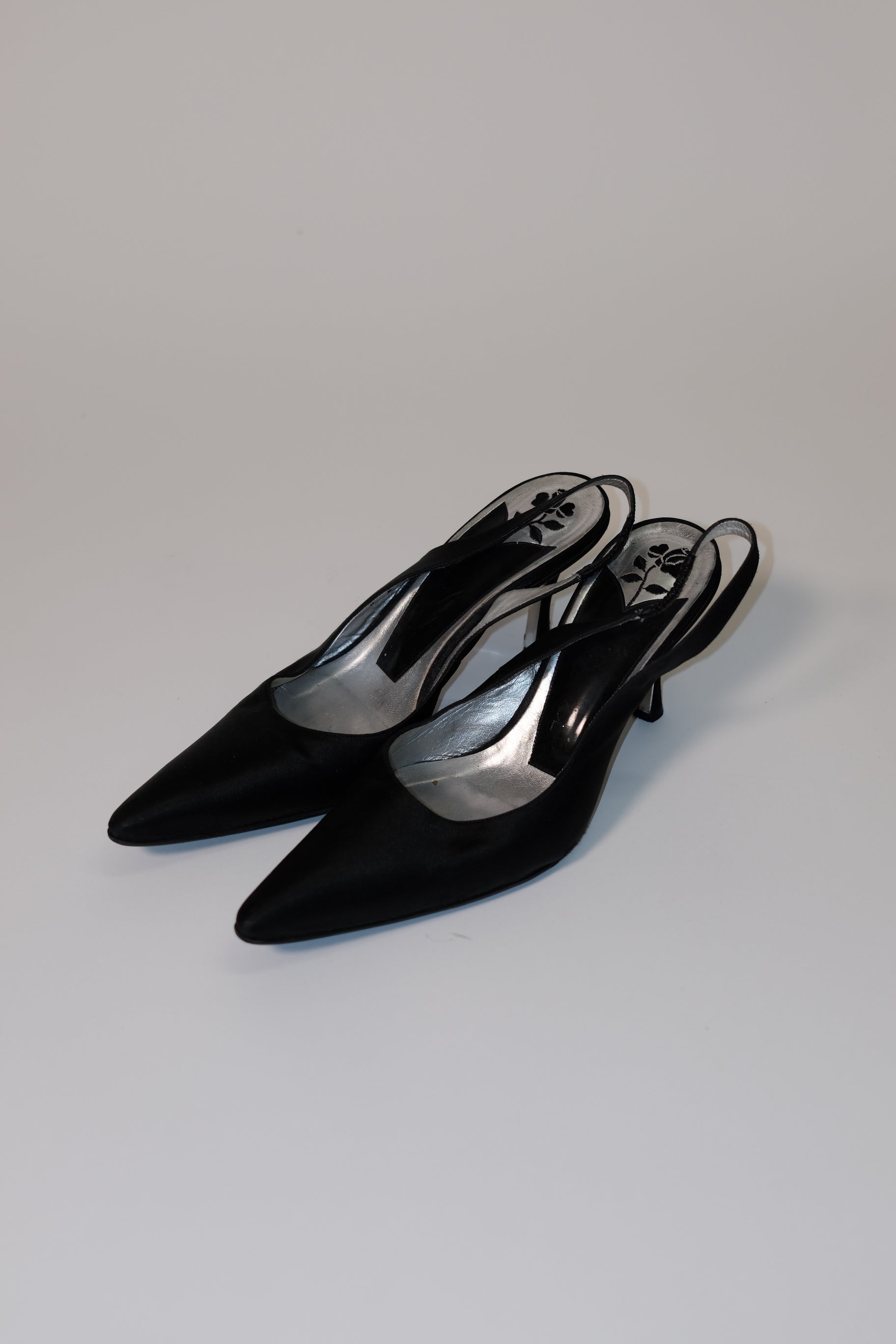 Vintage pointed toe satin slingback heels in black