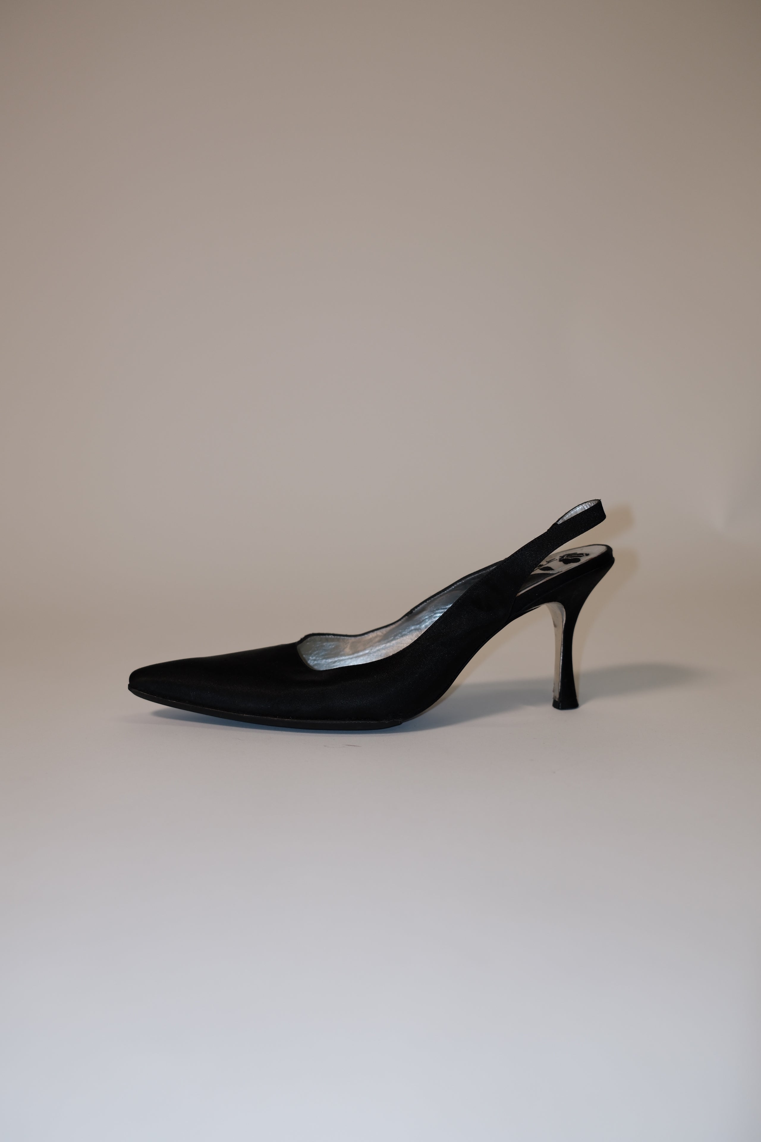 Vintage pointed toe satin slingback heels in black
