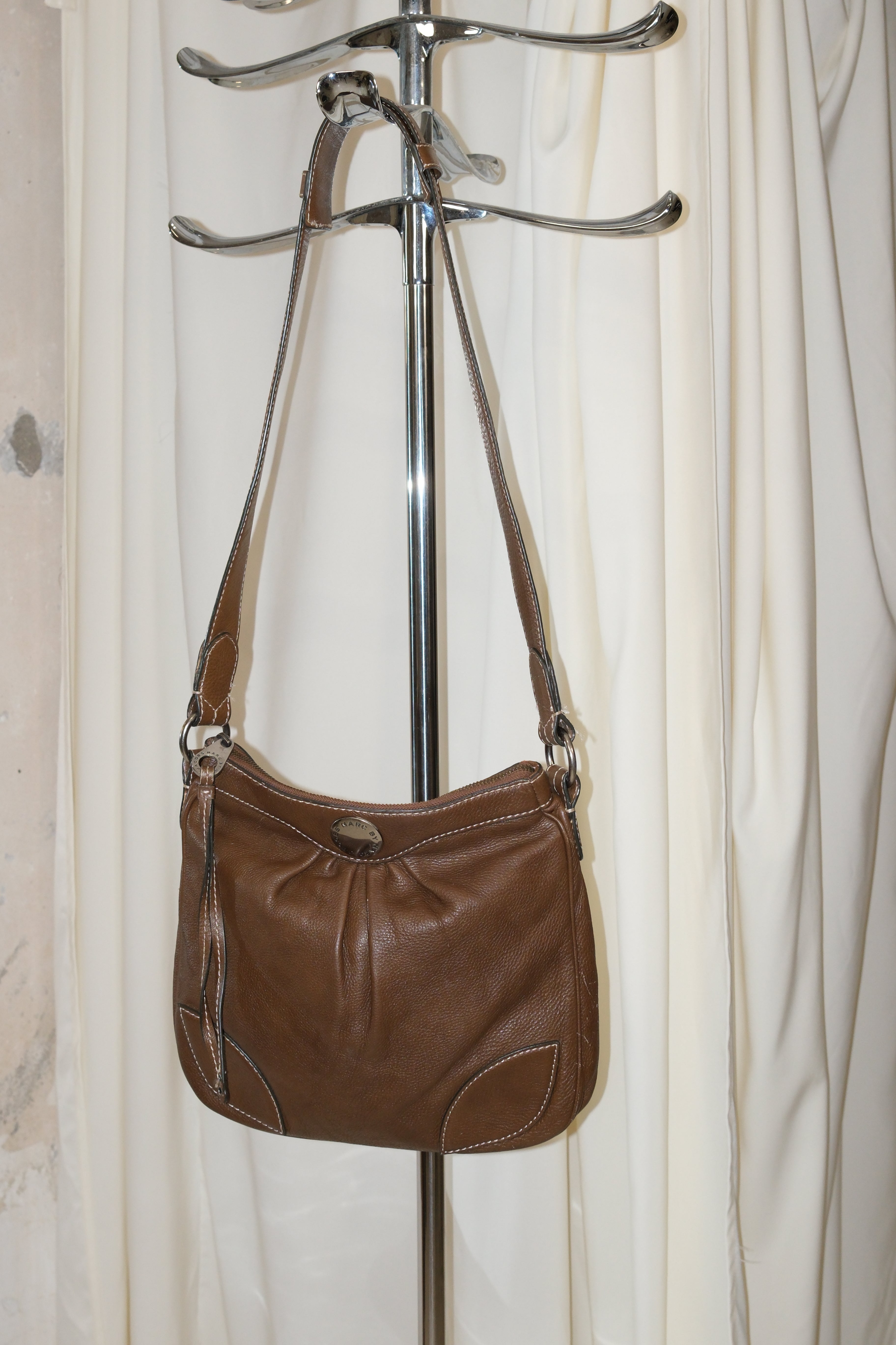 Marc Jacobs cross body bag in chestnut brown