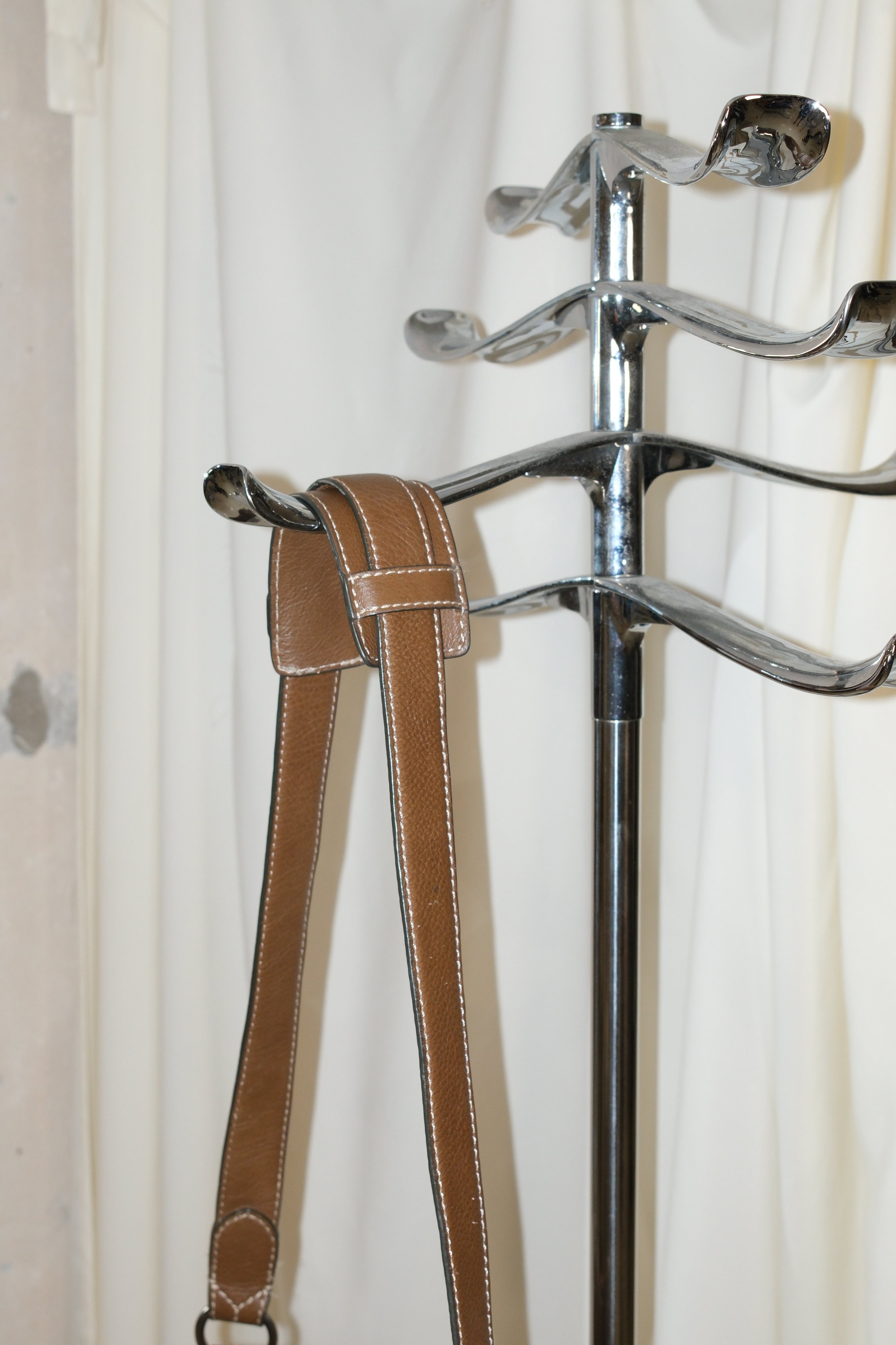 Marc Jacobs cross body bag in chestnut brown