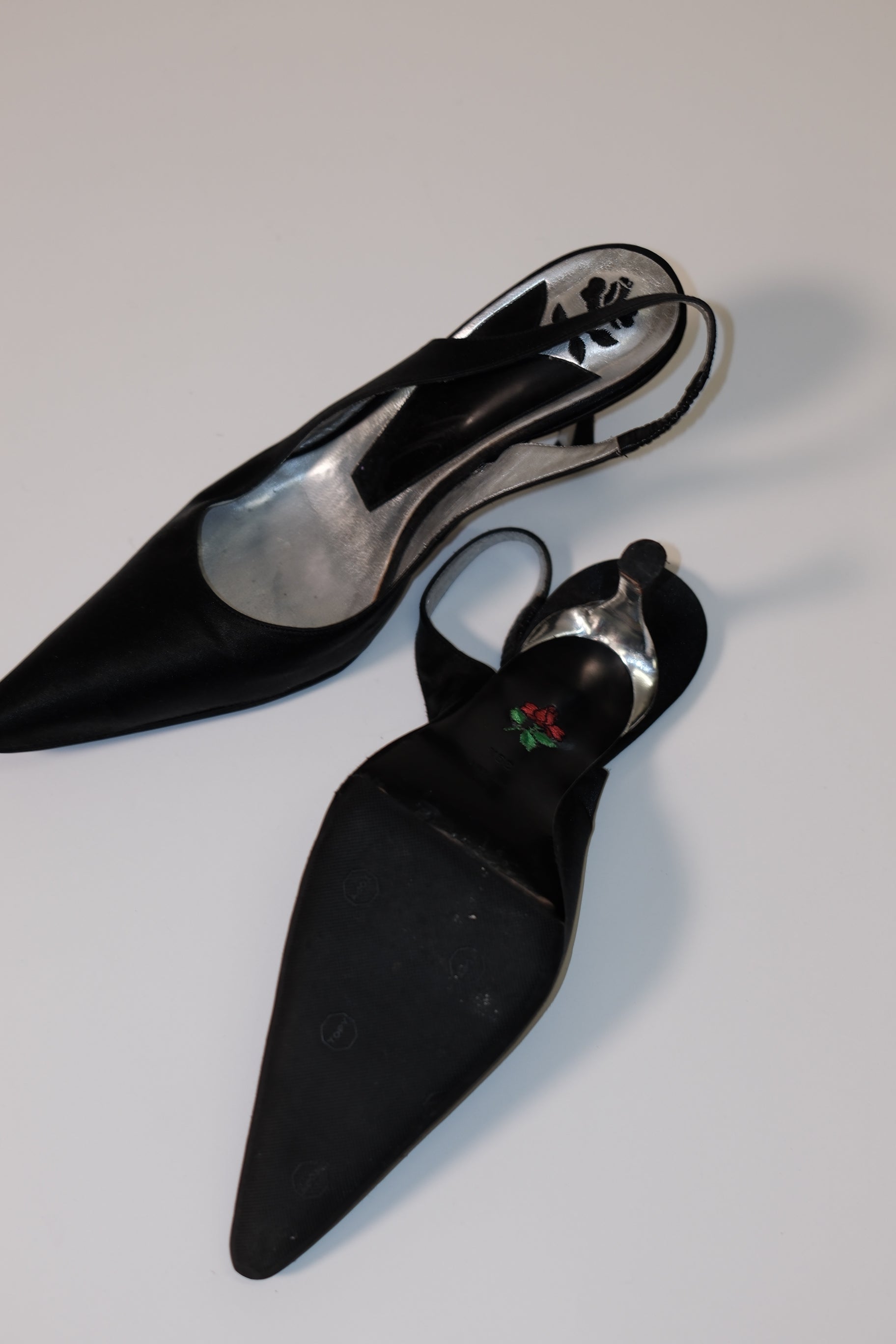 Vintage pointed toe satin slingback heels in black