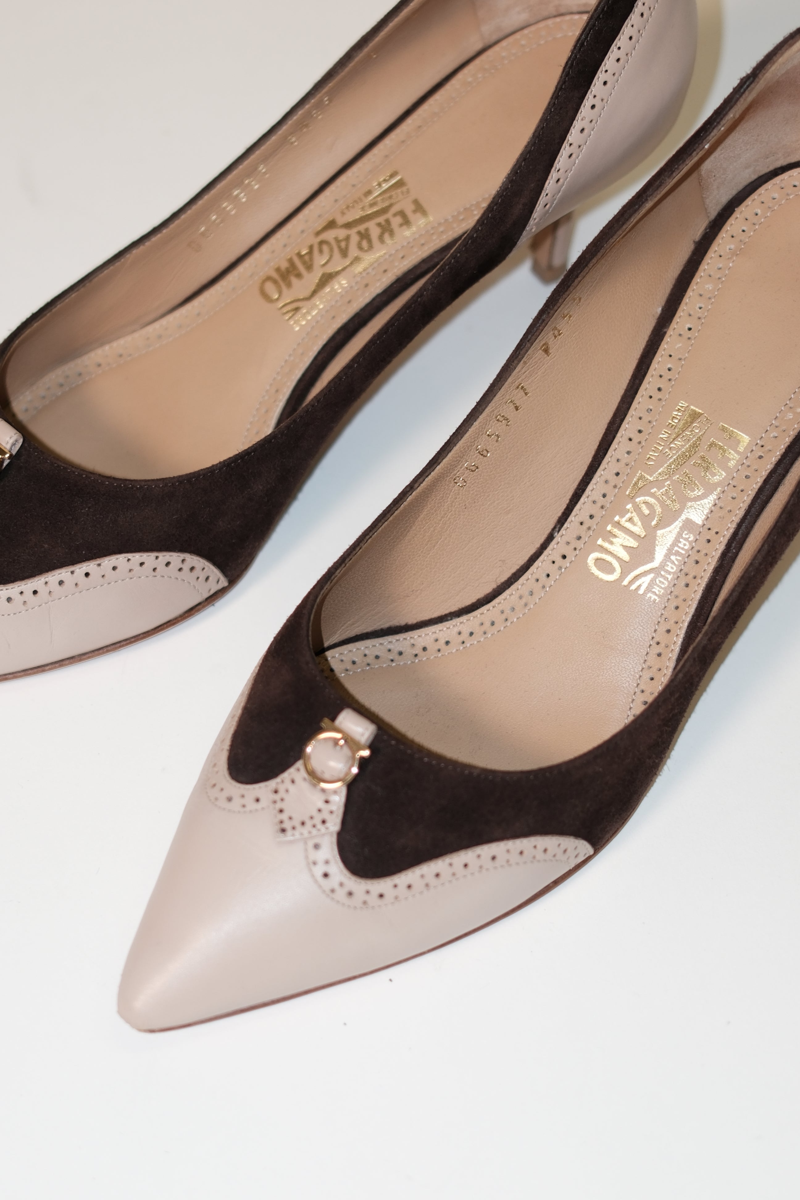 Ferragamo kitten heels in blush leather and dark brown suede
