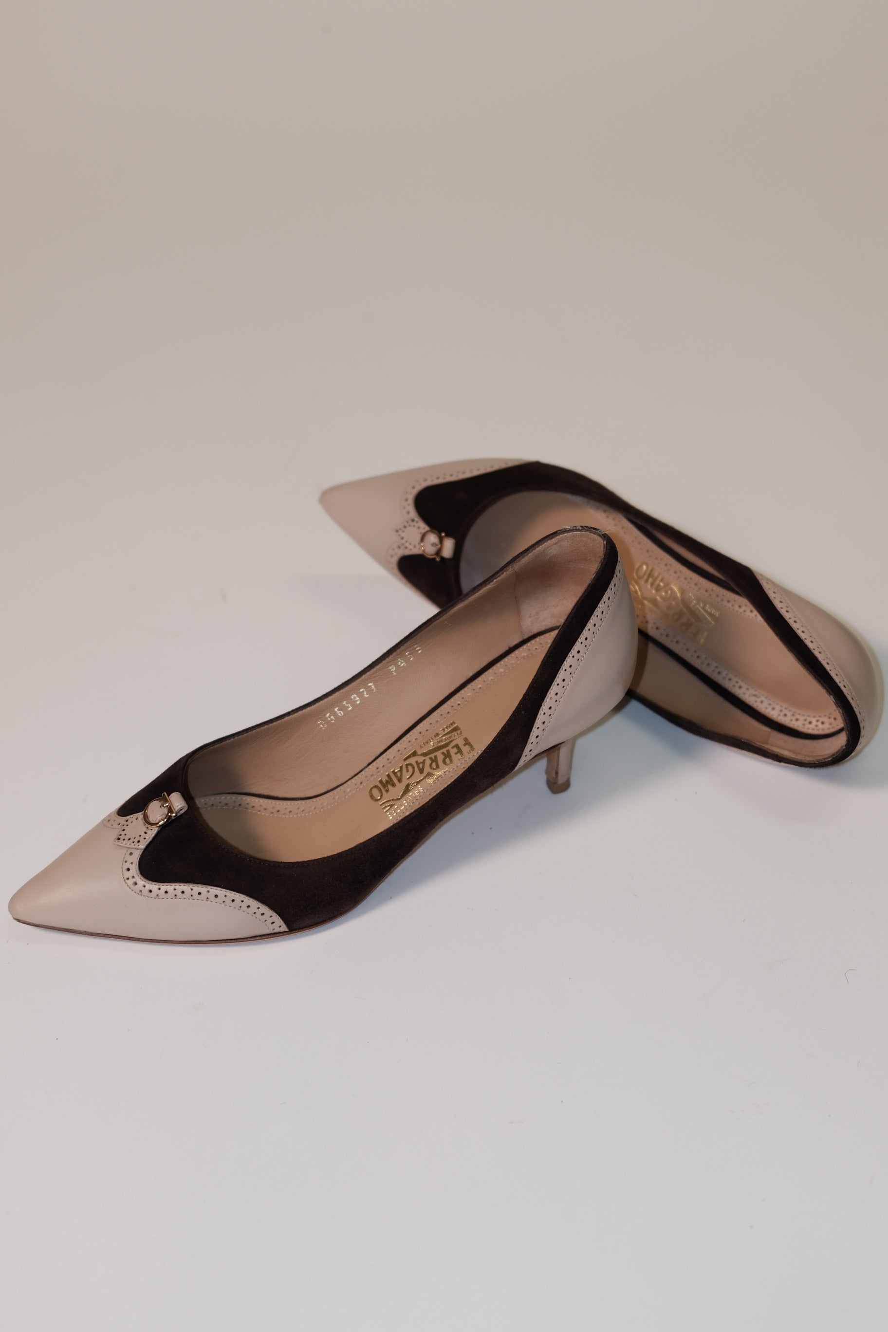 Ferragamo kitten heels in blush leather and dark brown suede
