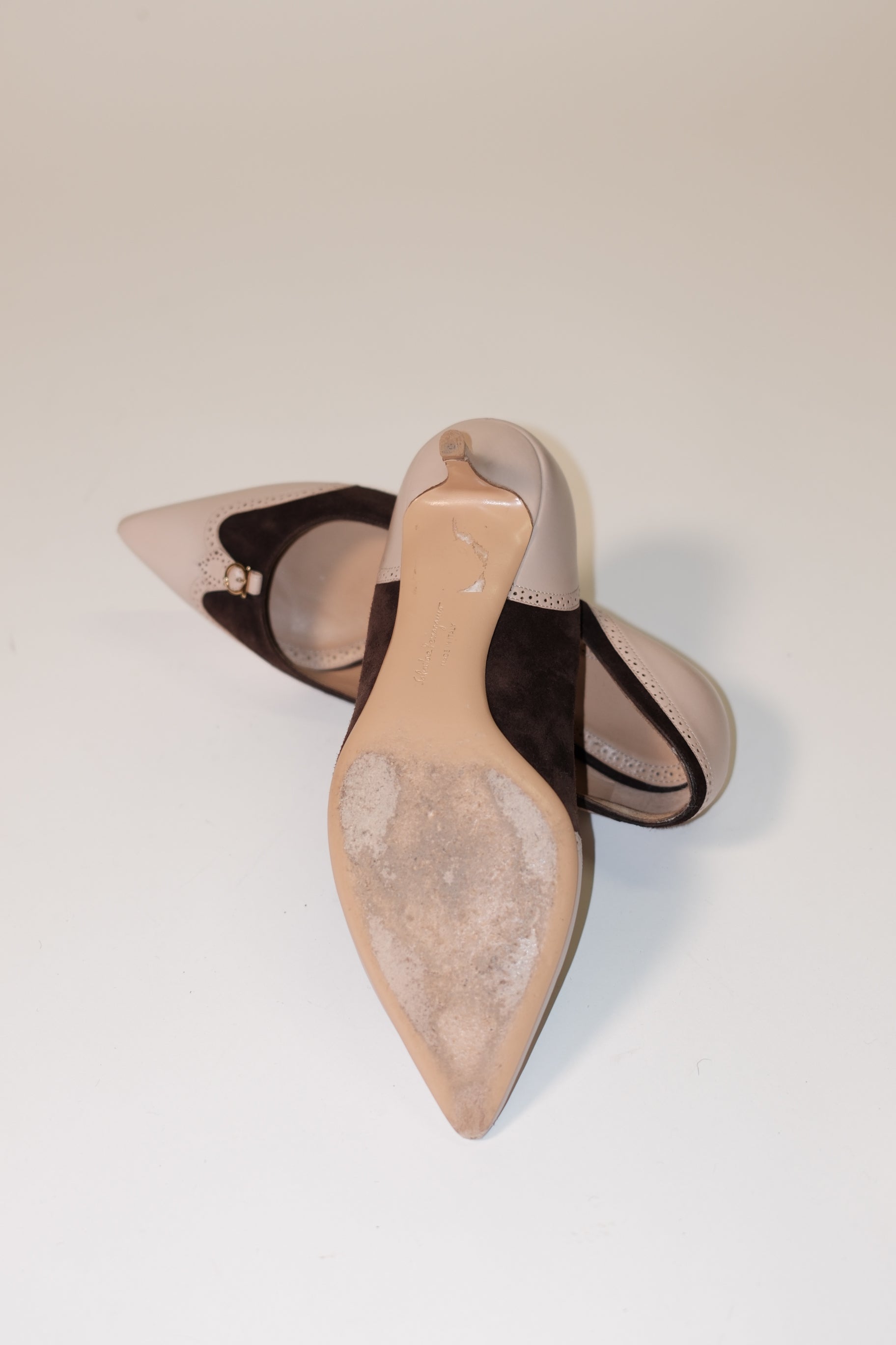Ferragamo kitten heels in blush leather and dark brown suede