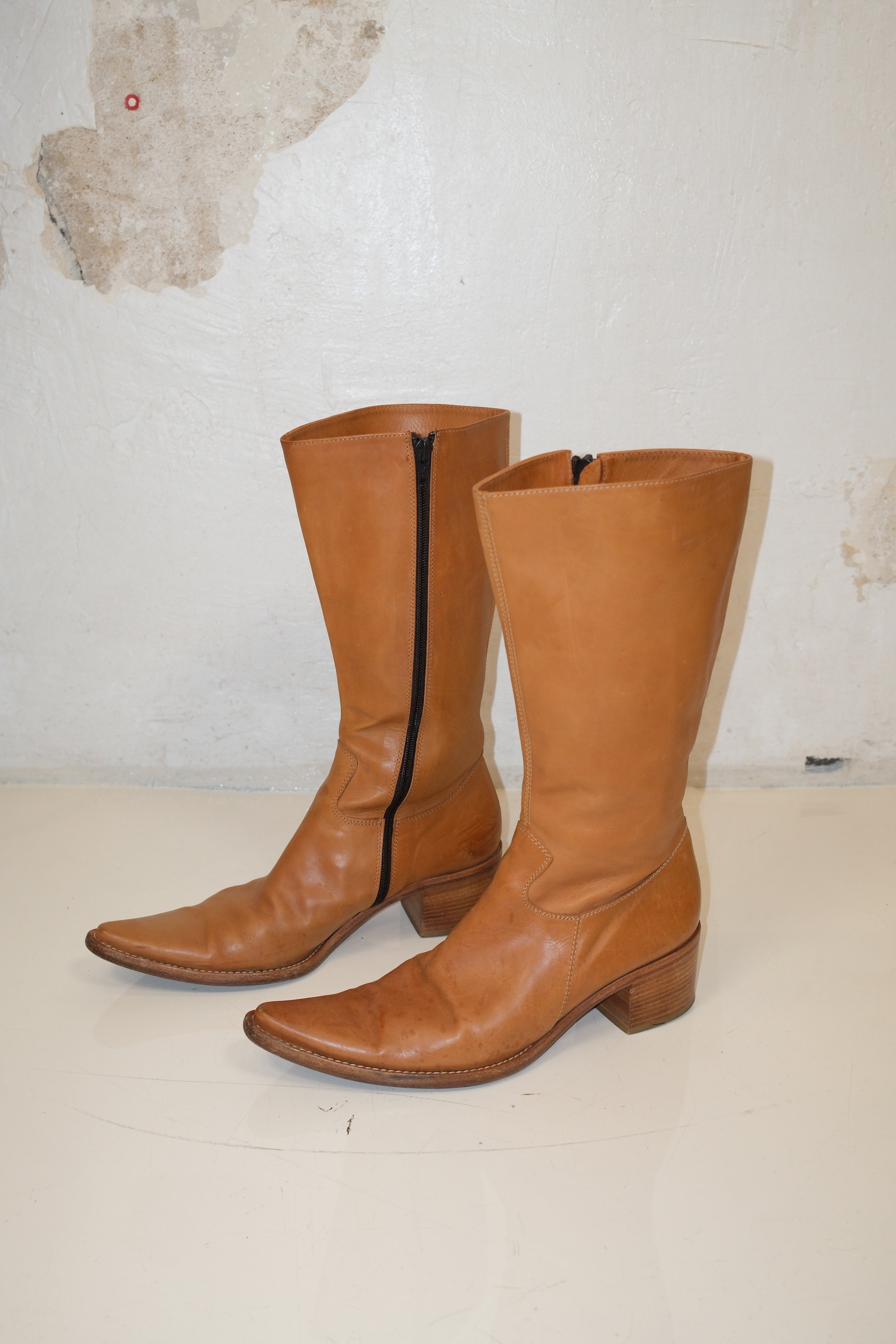 Italian leather boots in caramel color