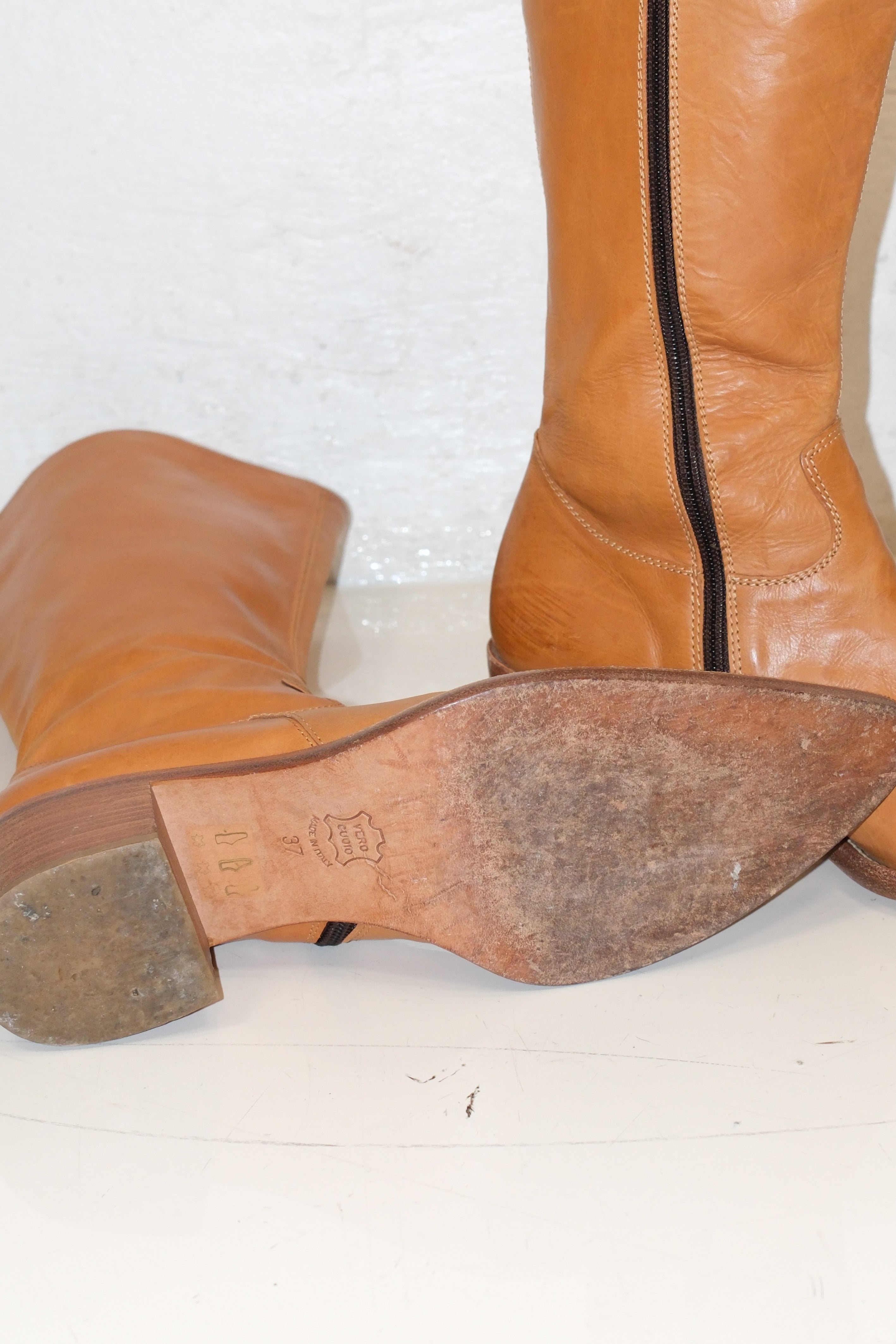 Italian leather boots in caramel color