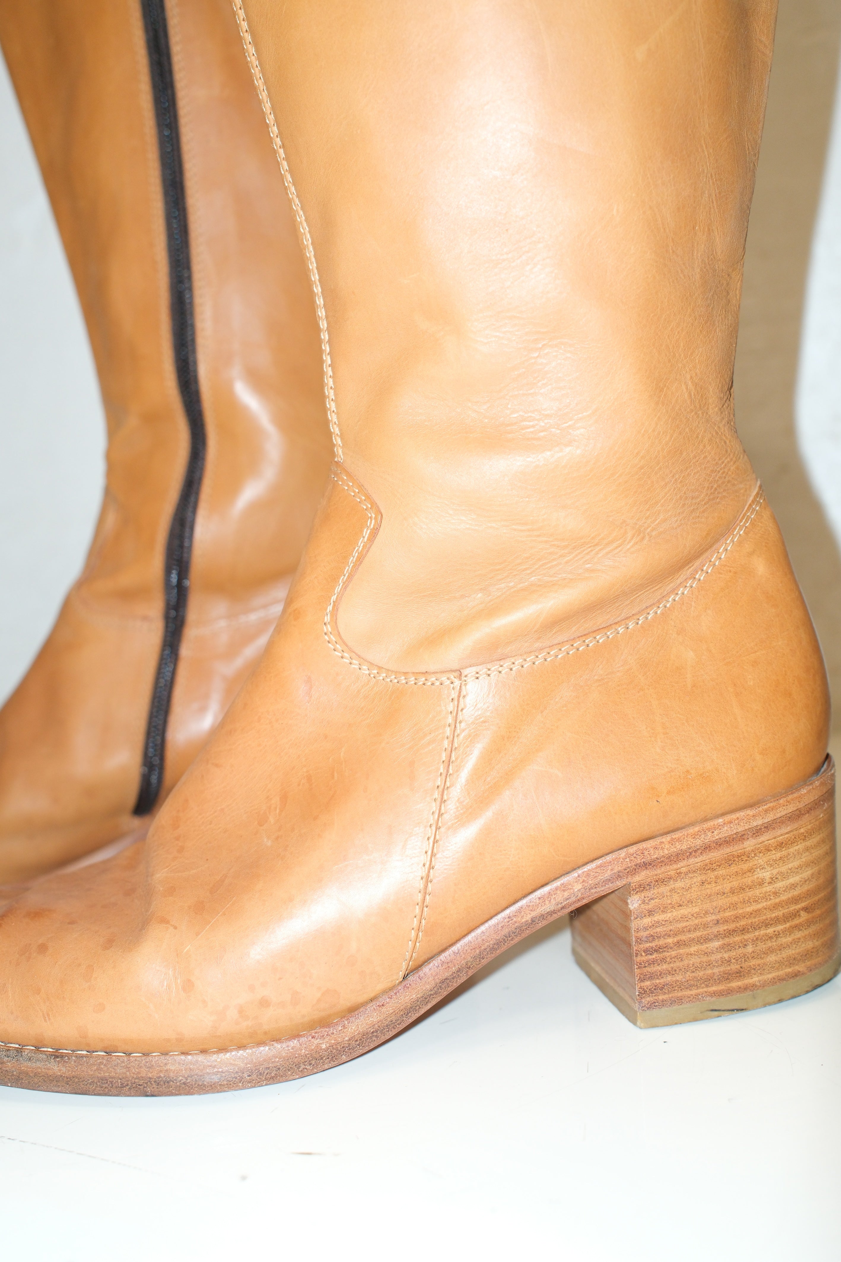 Italian leather boots in caramel color