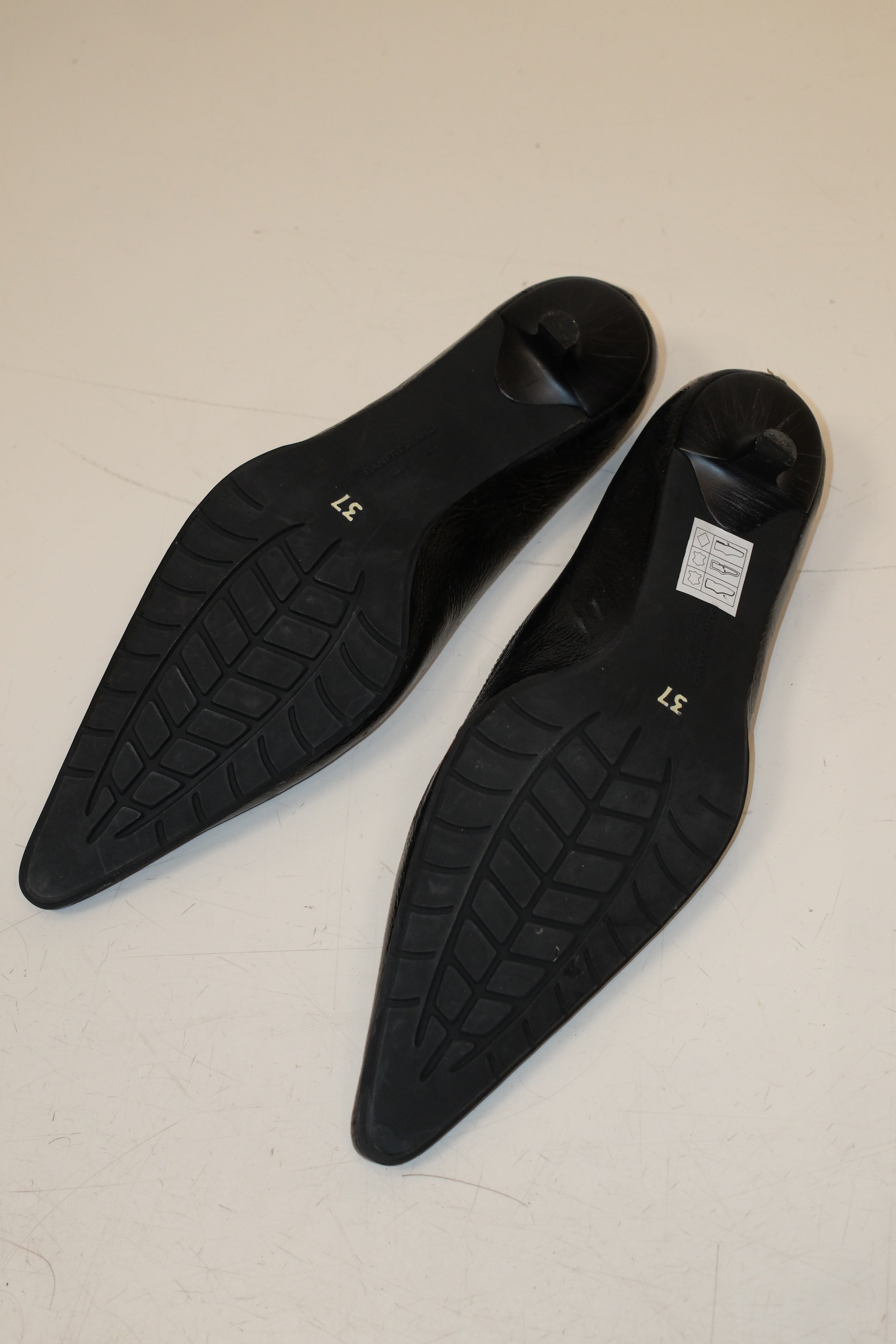 Italian pointed toe kitten heels in black patent leather