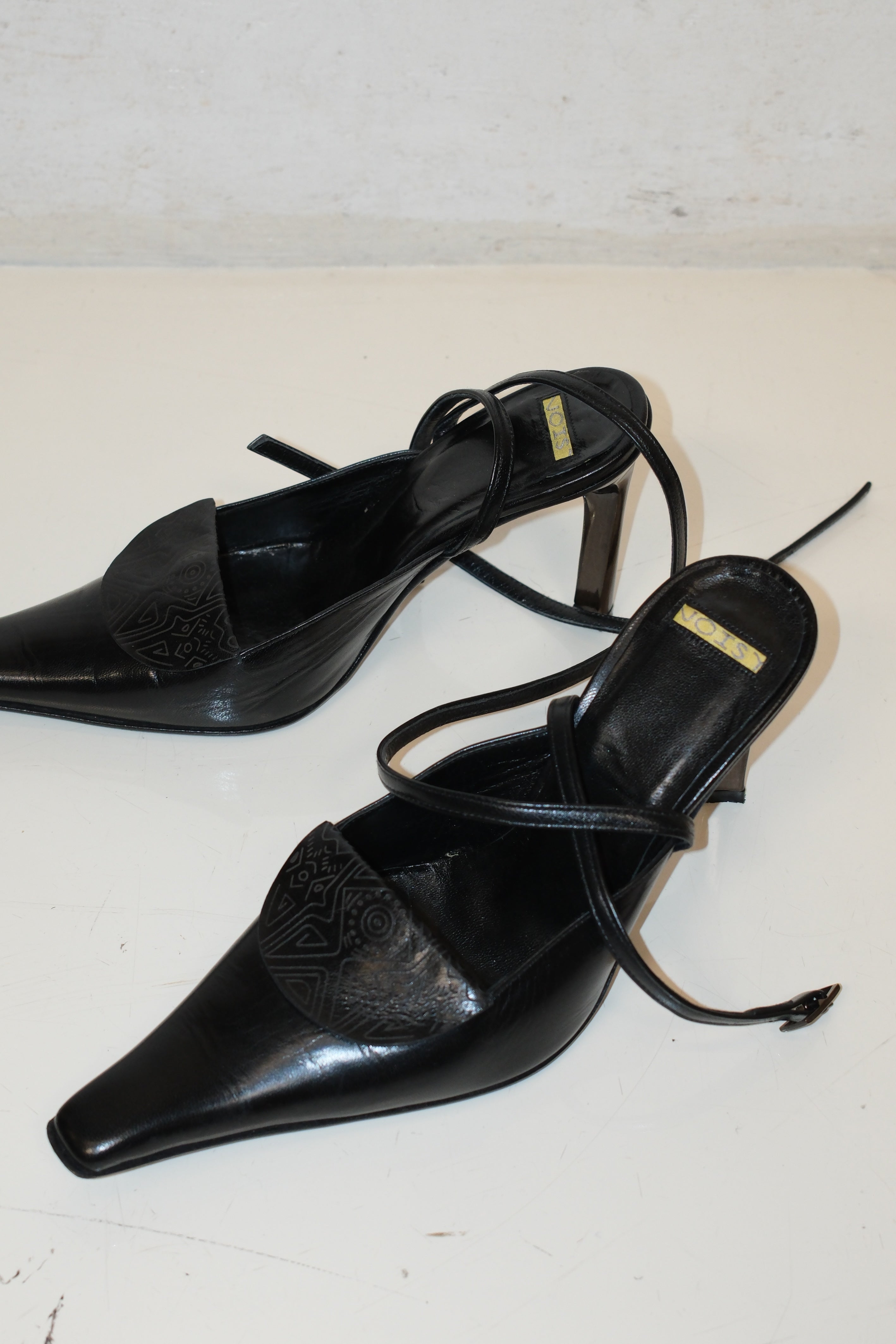 Italian leather pointed toe high heels in black leather