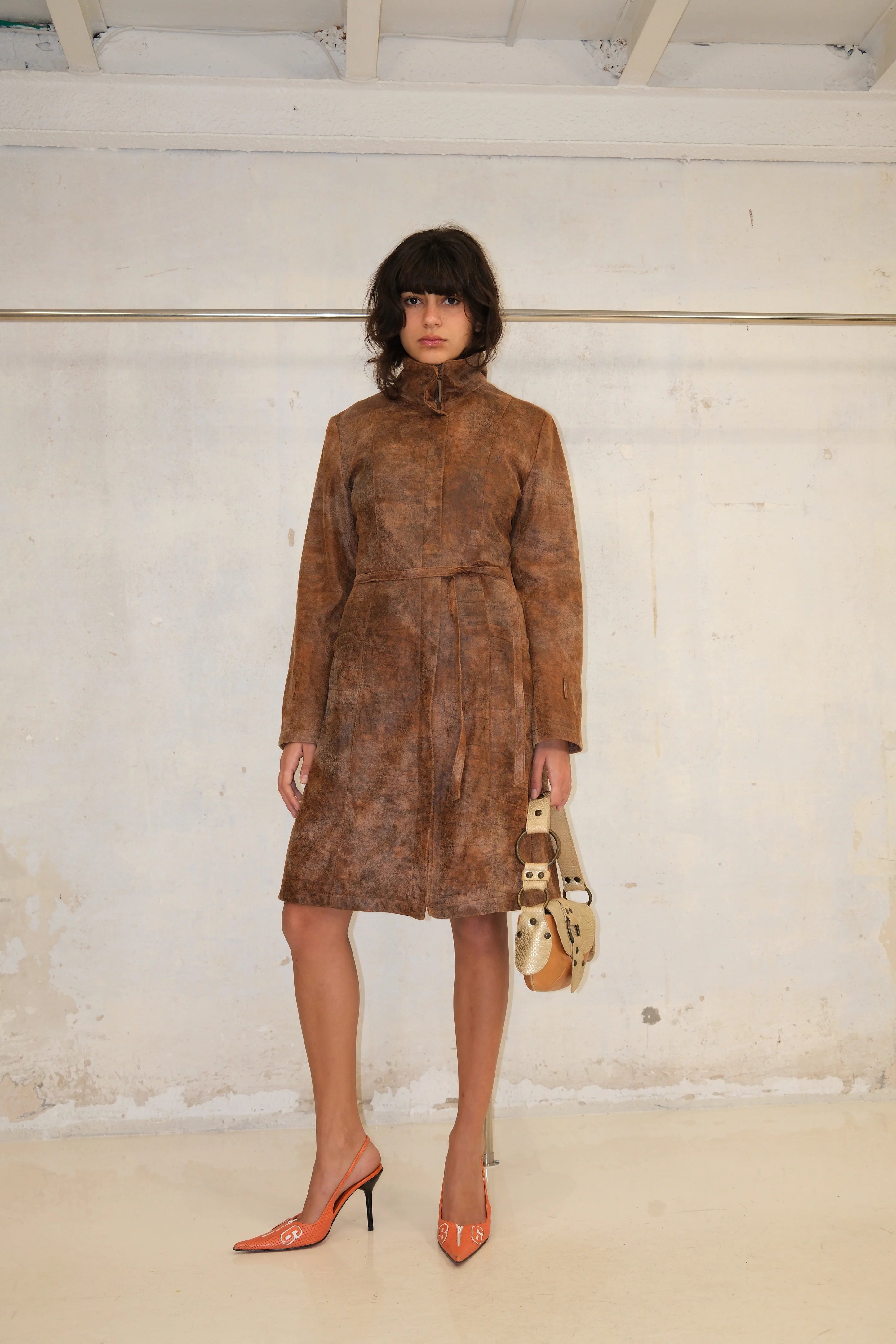 COCCINELLE LEATHER SHOULDER BAG WITH BIG METAL HARDWARE