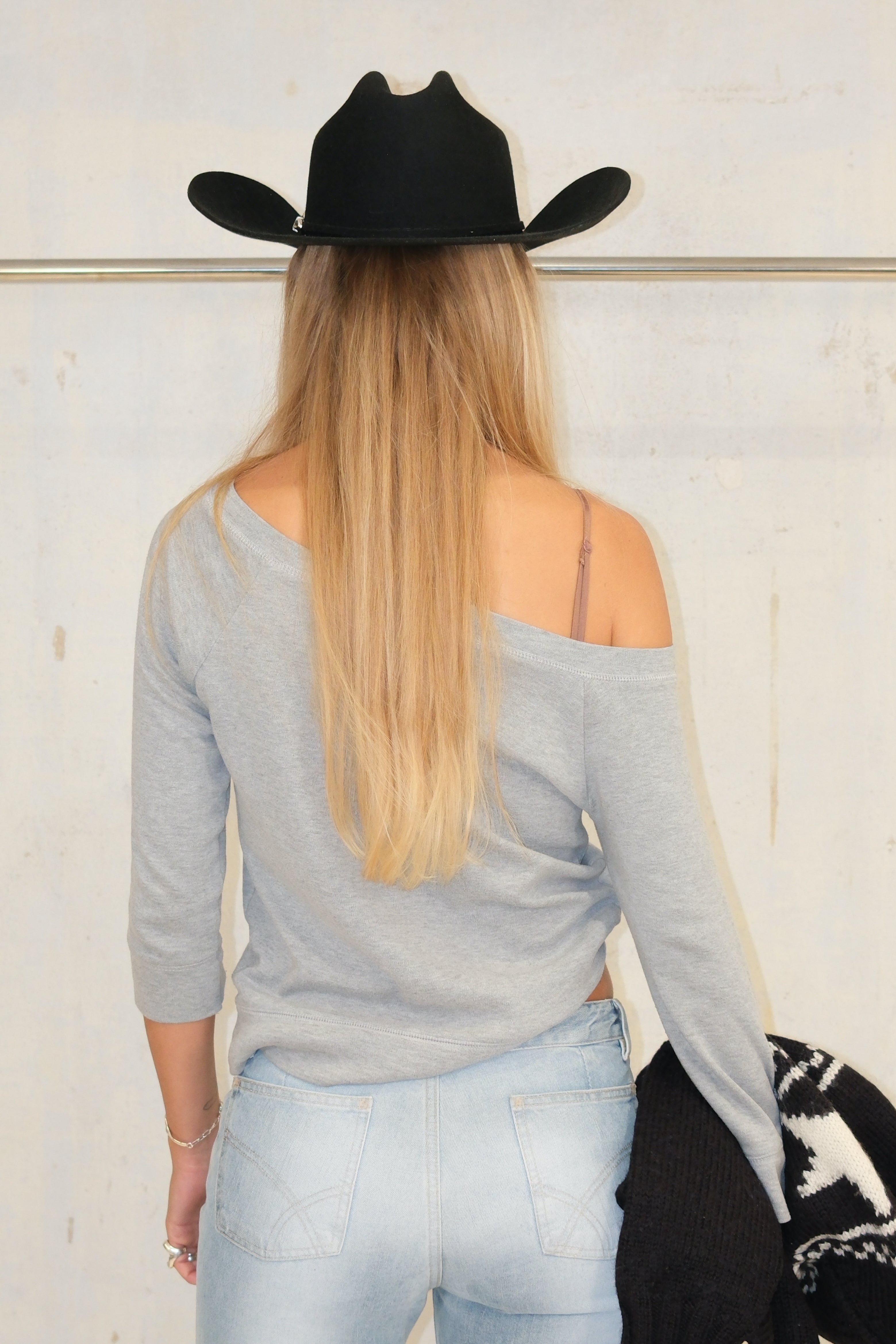 'VACATION IN CALIFORNIA' OFF SHOULDER TOP