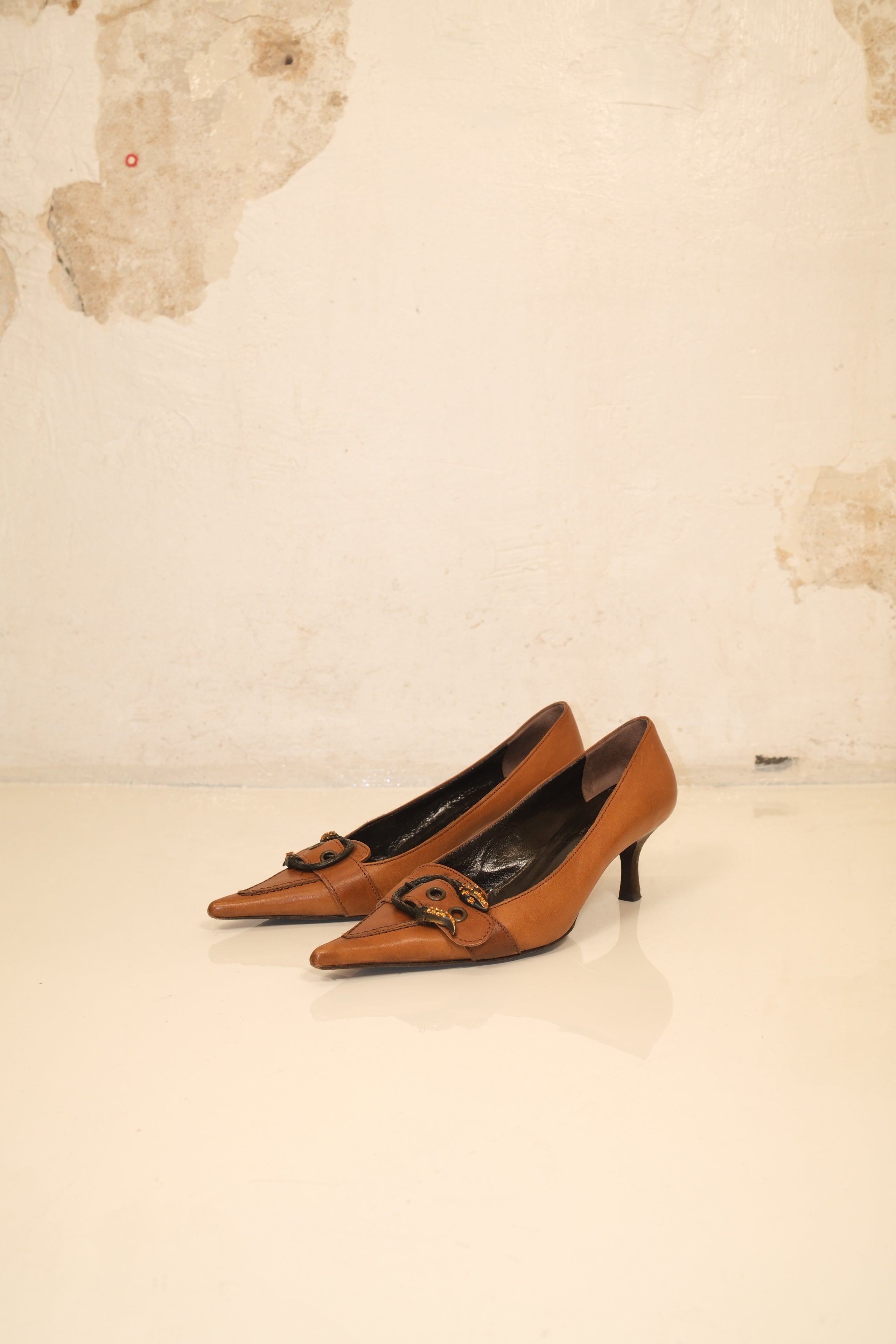 Italian snake buckled pointed toe kitten heel in honey brown leather