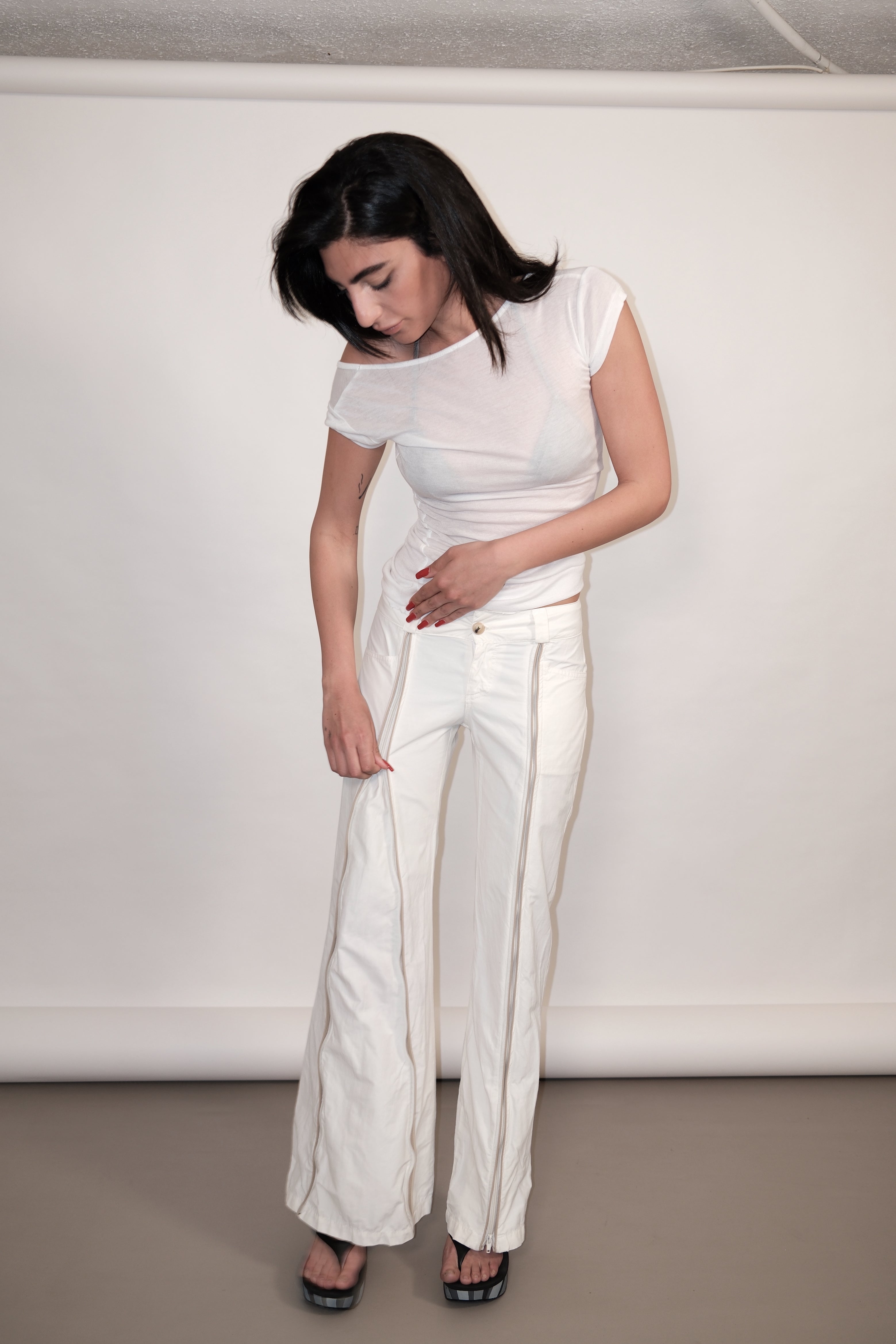 Low-Rise White Straight-Leg Pants with Zippers Size 36