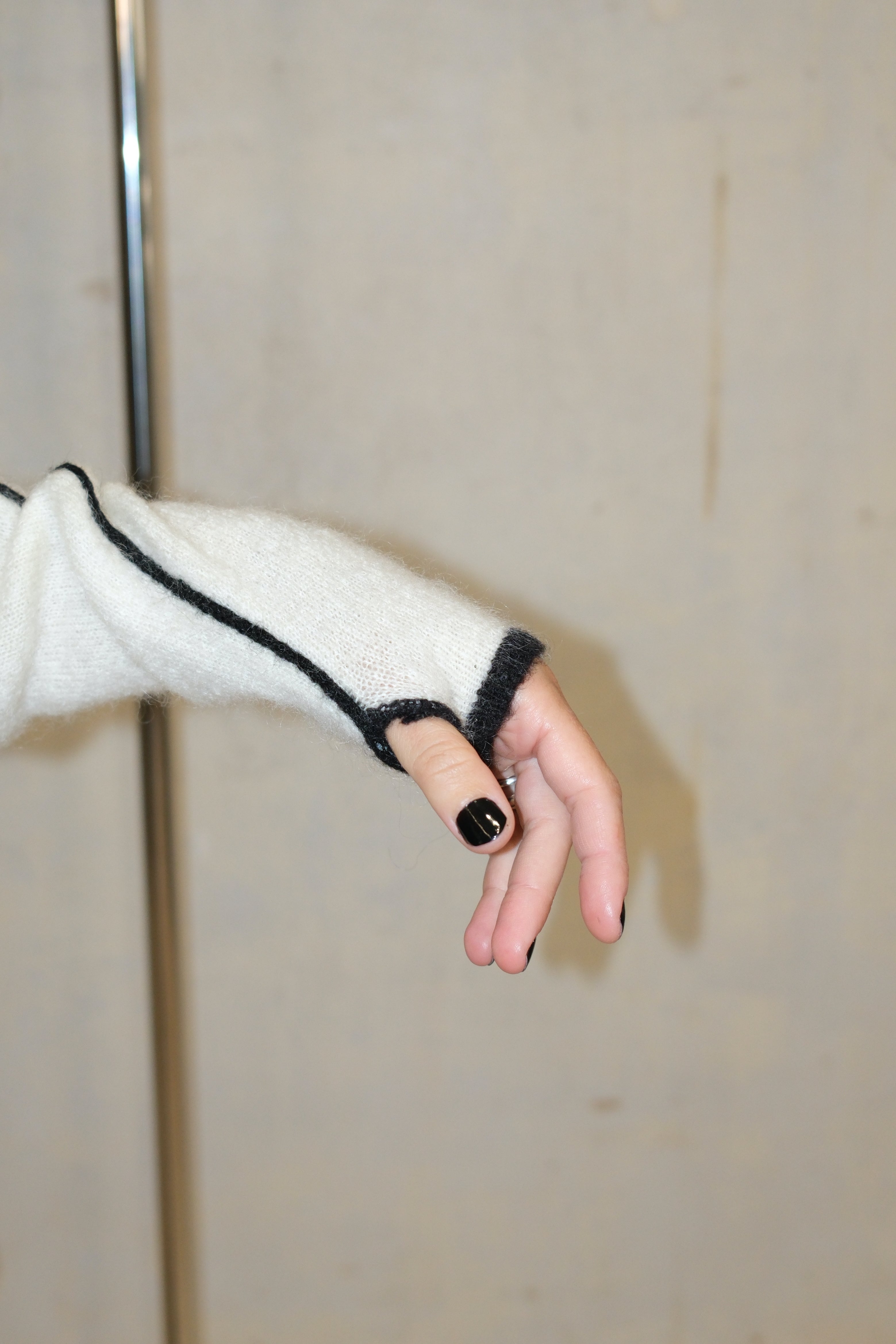 FUZZY COLLAR KNIT ZIP UP SHRUG