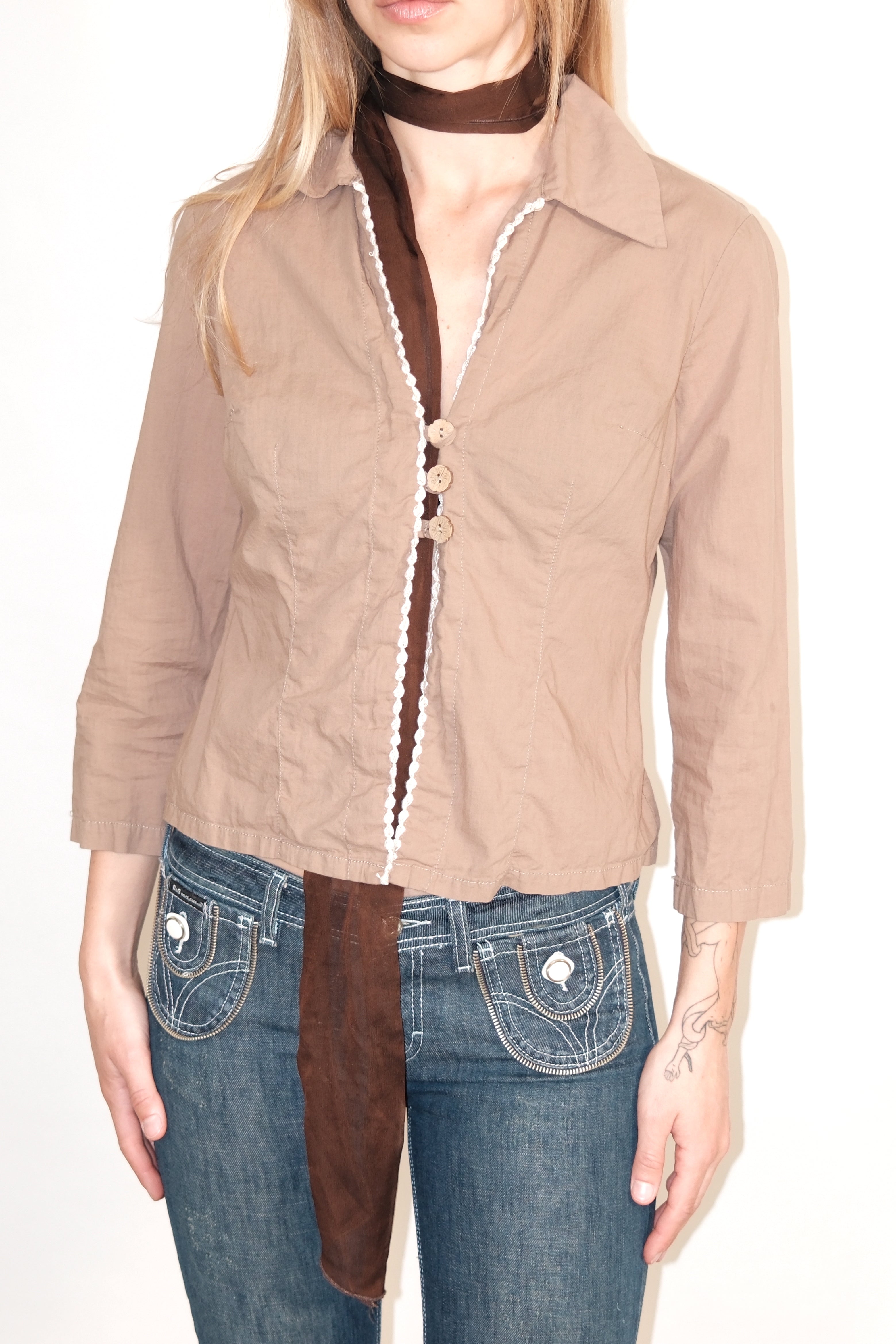 Long-Sleeve Top With White Details And Wooden Buttons