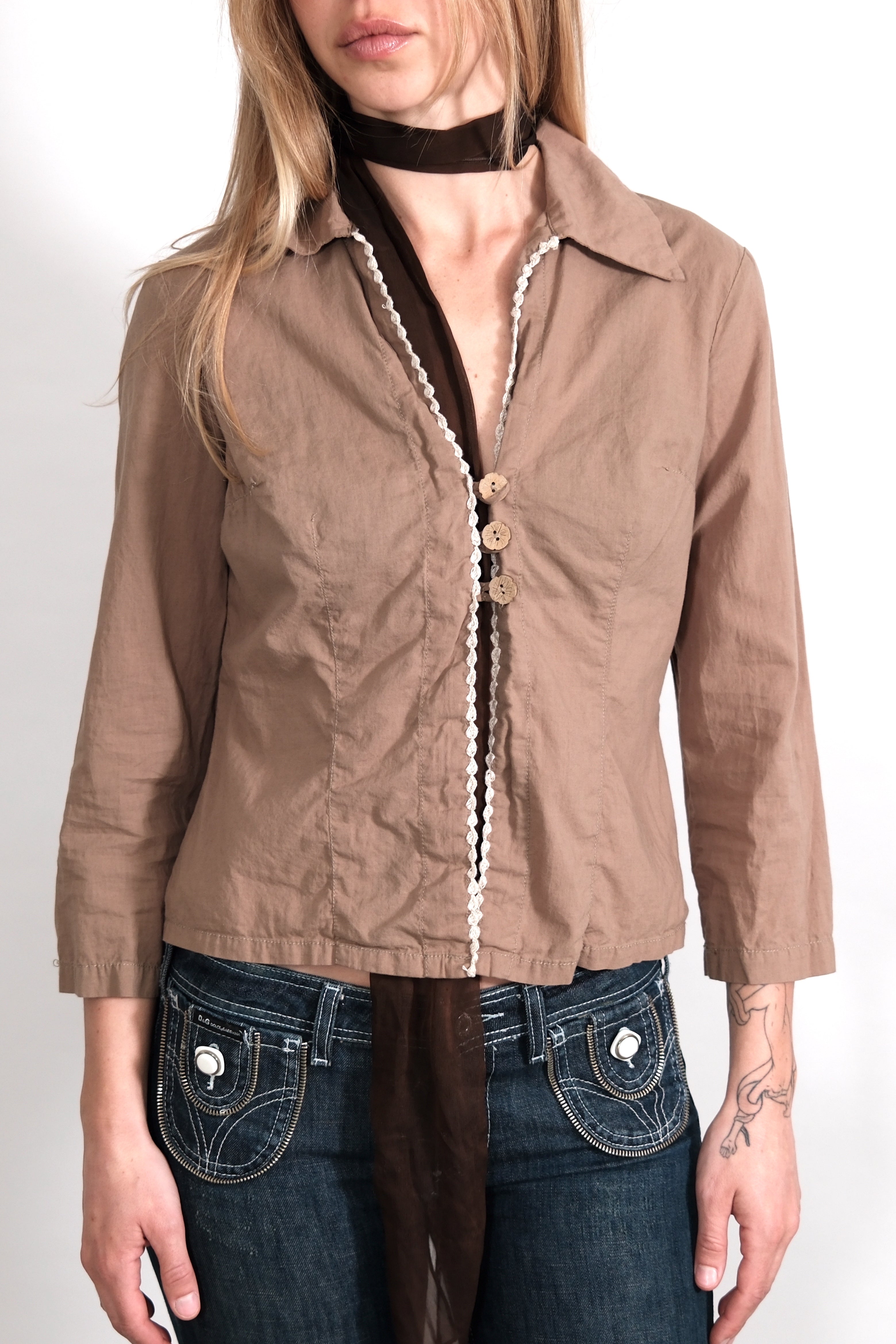 Long-Sleeve Top With White Details And Wooden Buttons