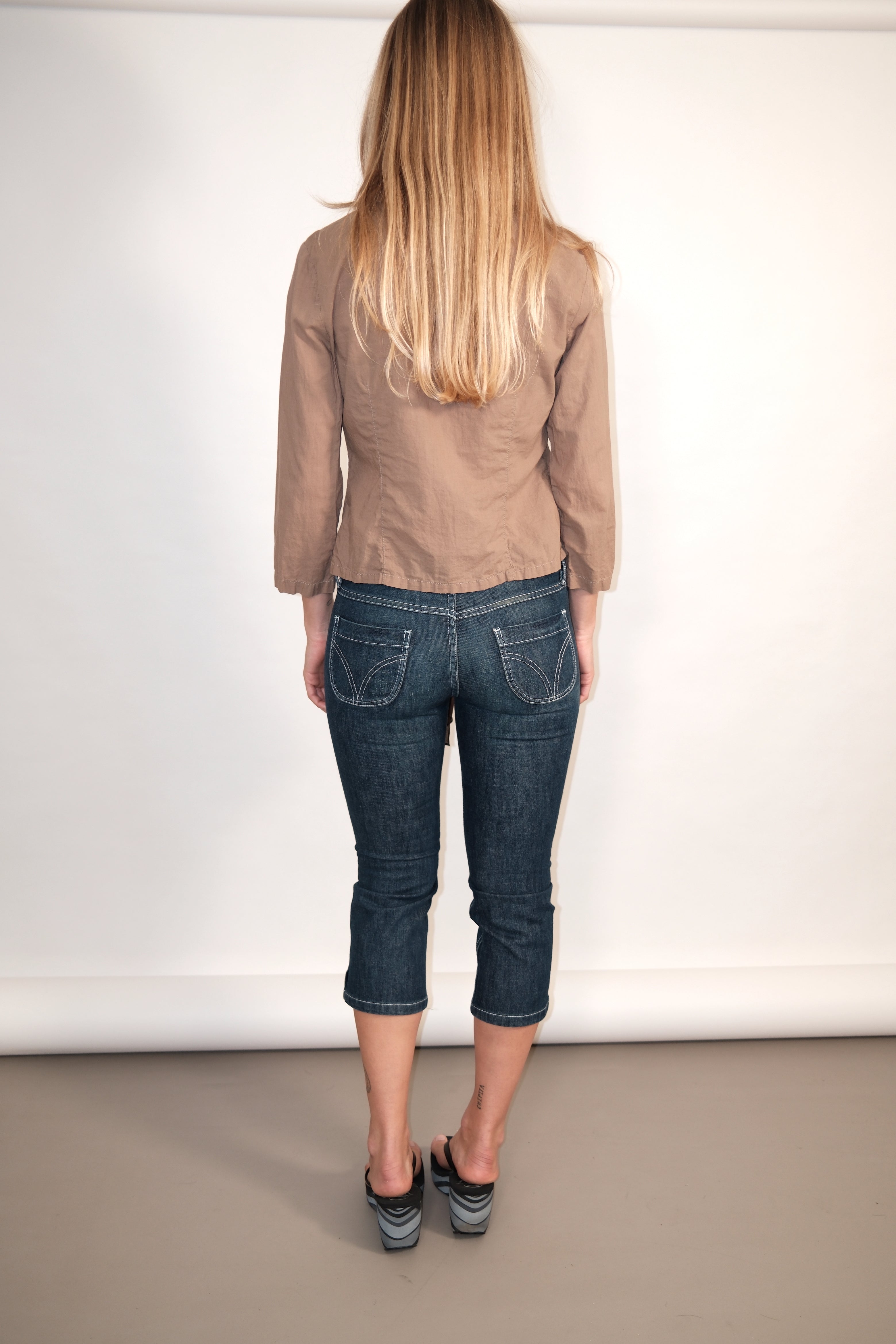 Long-Sleeve Top With White Details And Wooden Buttons