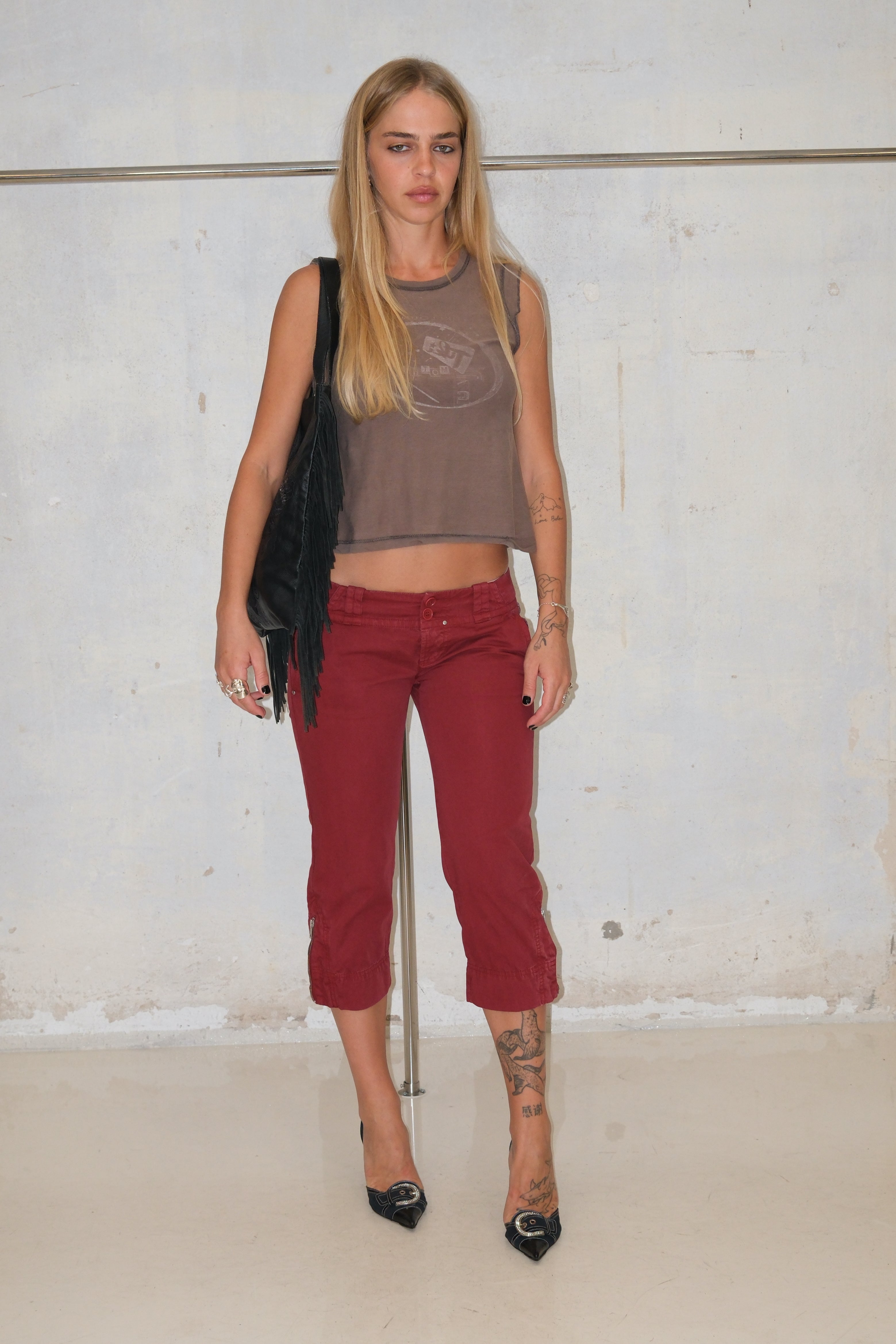 Gas Red Low-Rise Capri Pants Size 38