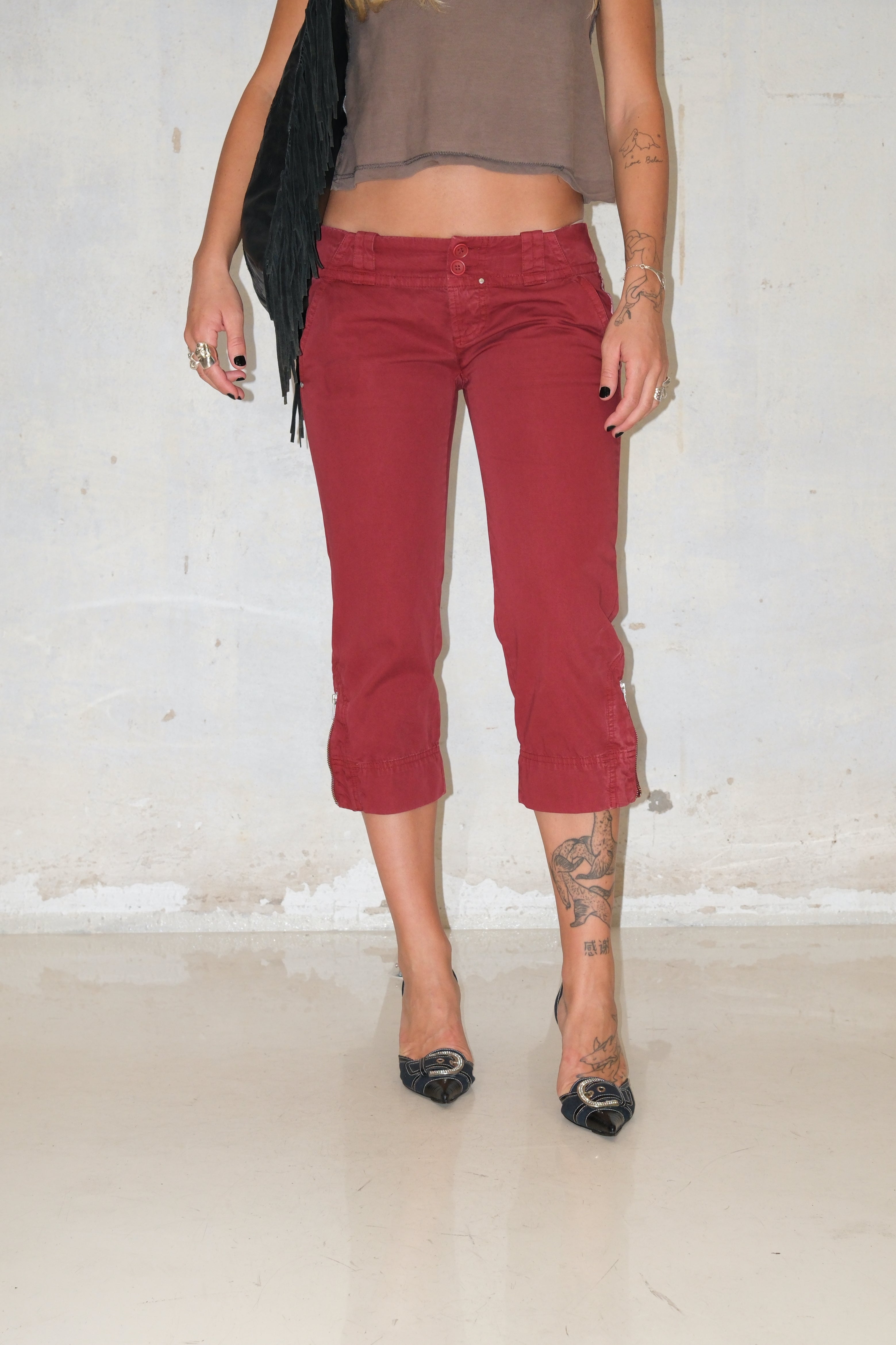 Gas Red Low-Rise Capri Pants Size 38
