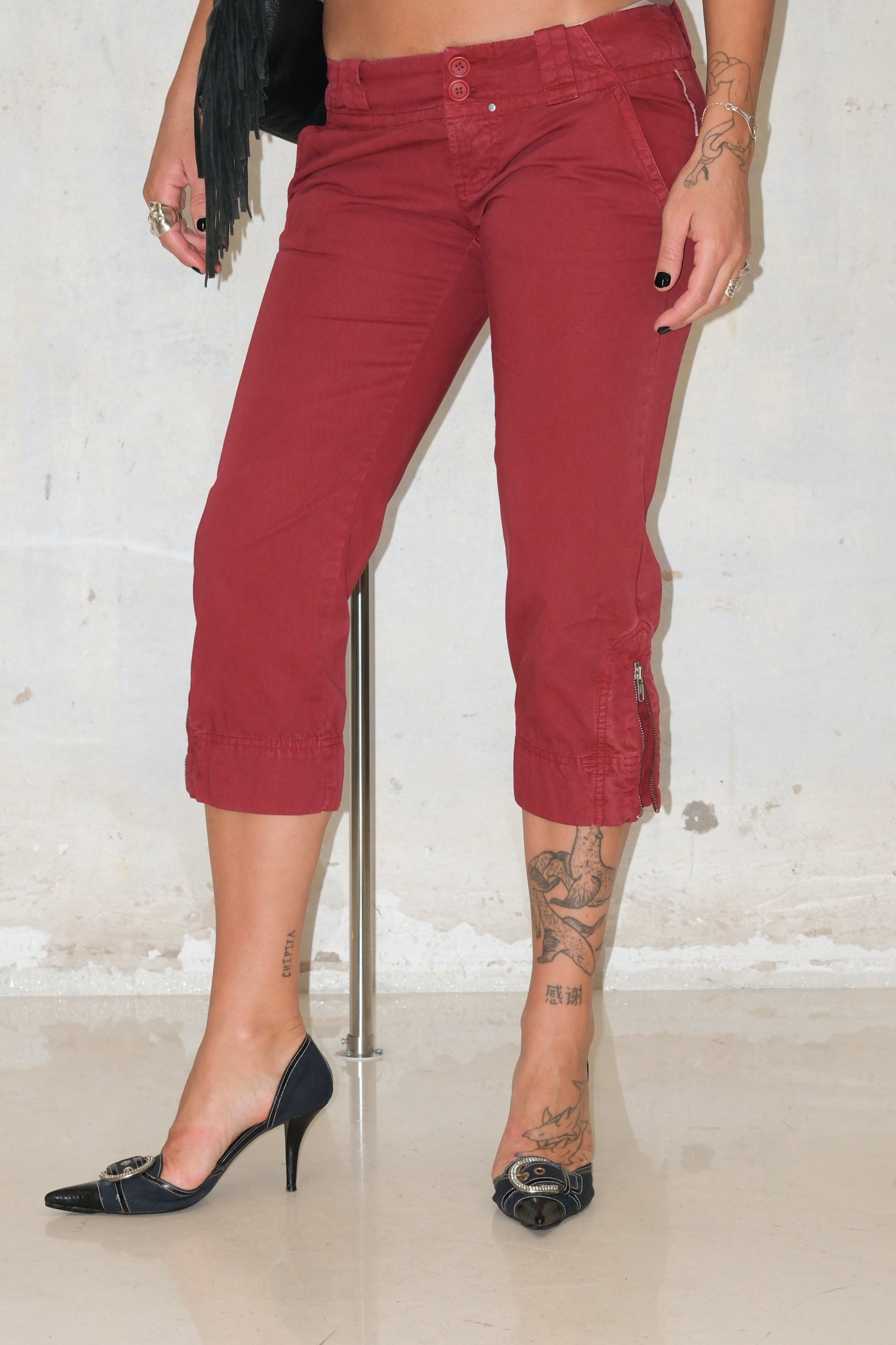 Gas Red Low-Rise Capri Pants Size 38