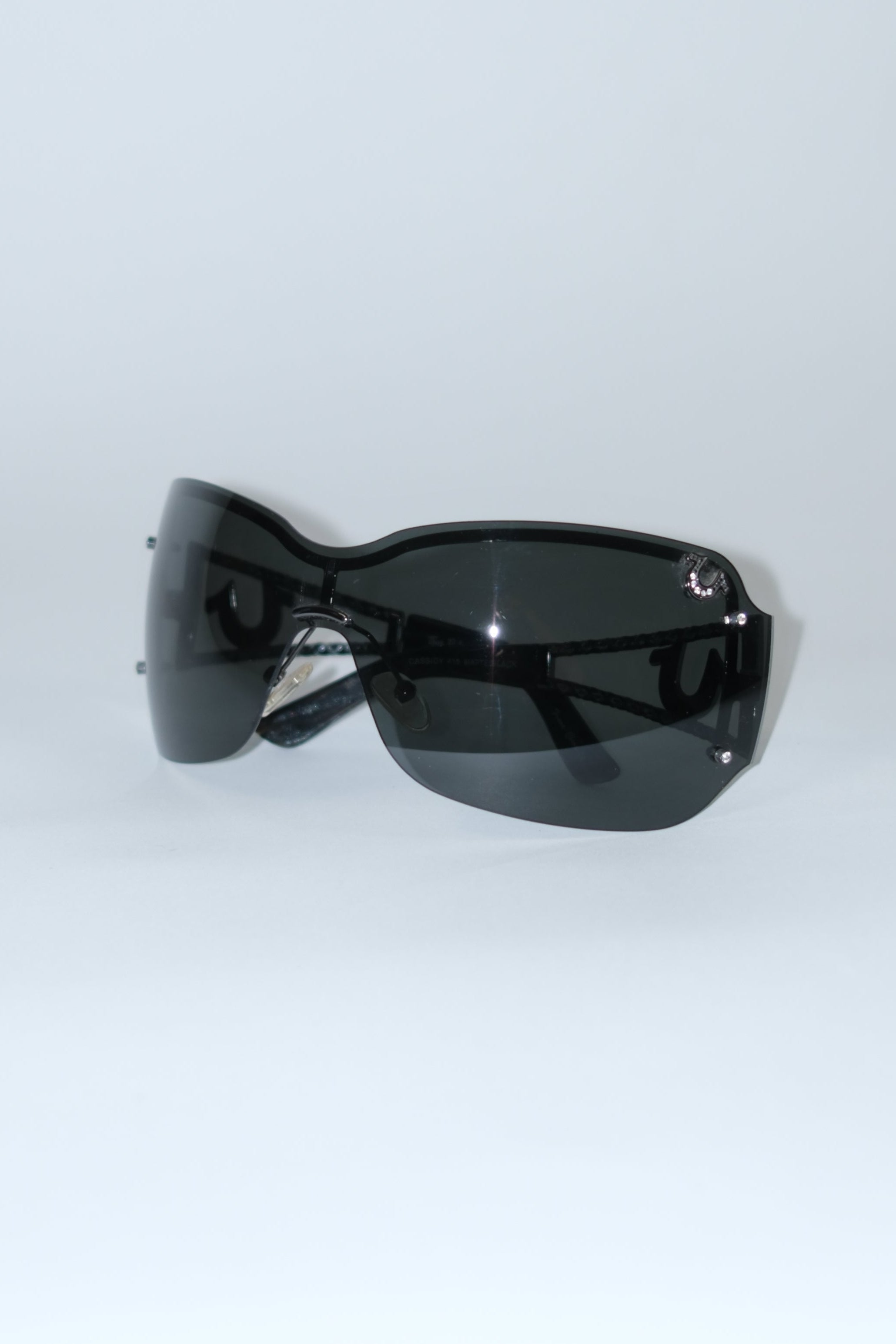 TRUE RELIGION BLACK PANORAMIC SUNGLASSES WITH RHINESTONE HORSESHOE DETAIL