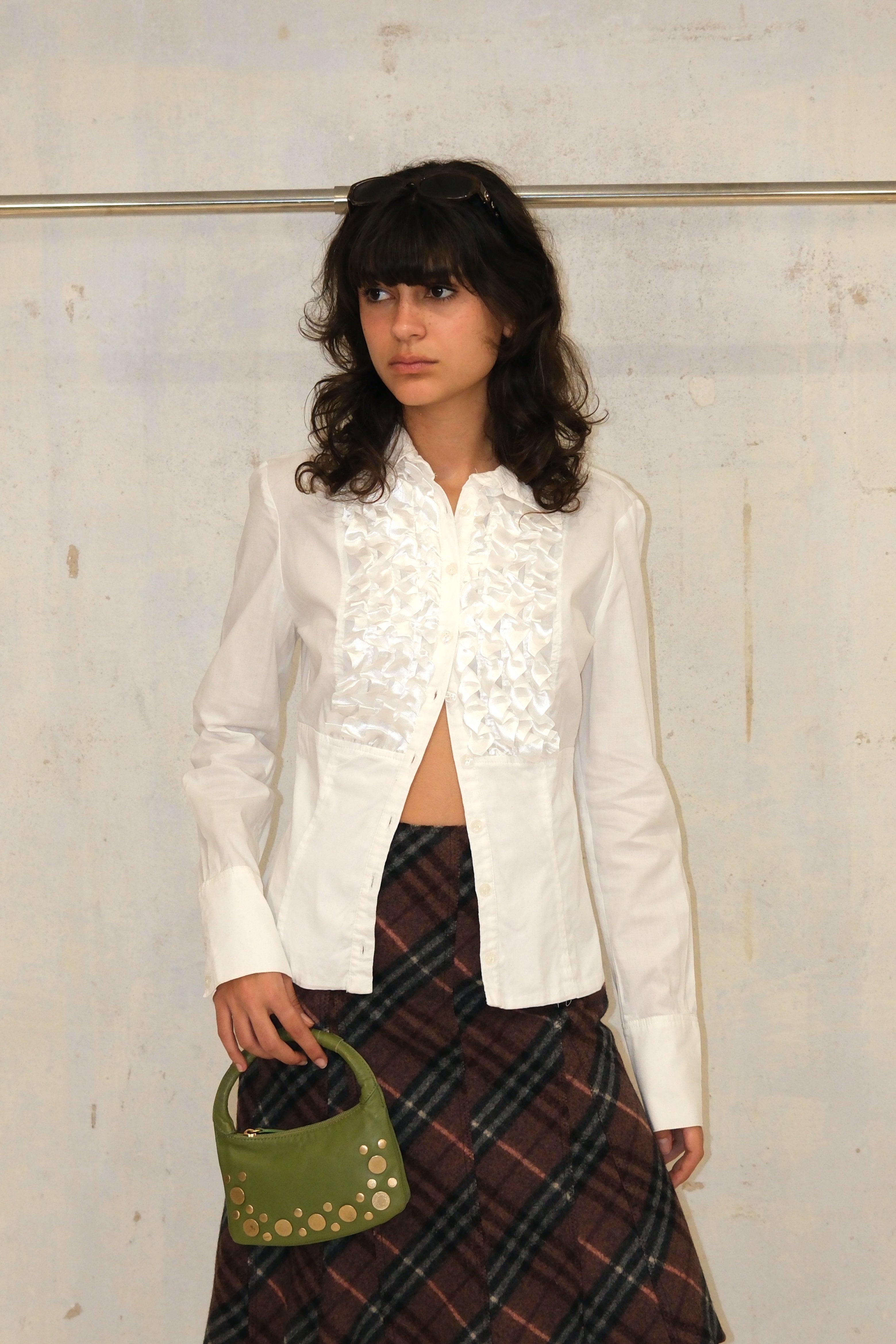 WHITE RUFFLE BUTTON UP TOP