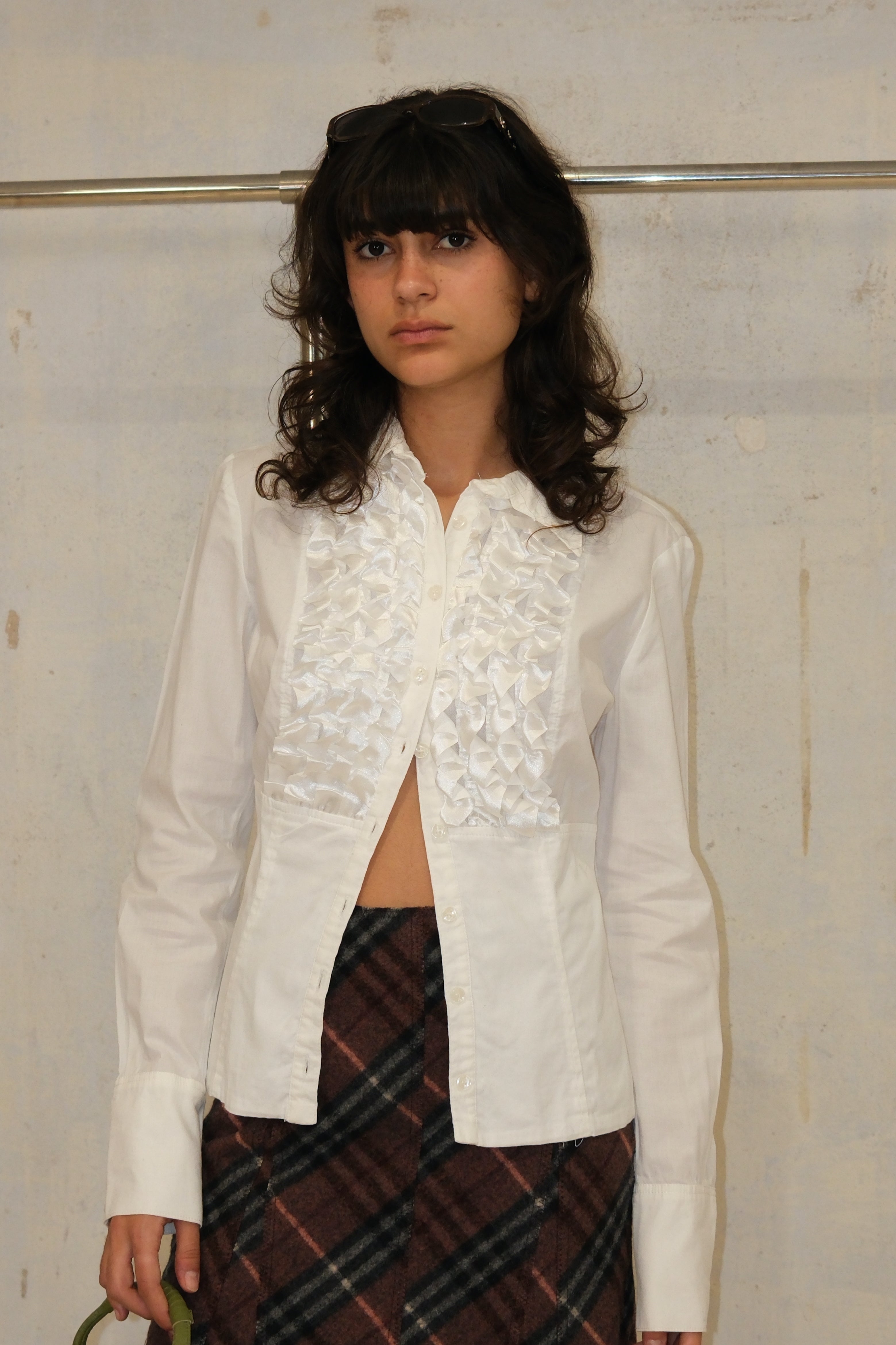 WHITE RUFFLE BUTTON UP TOP