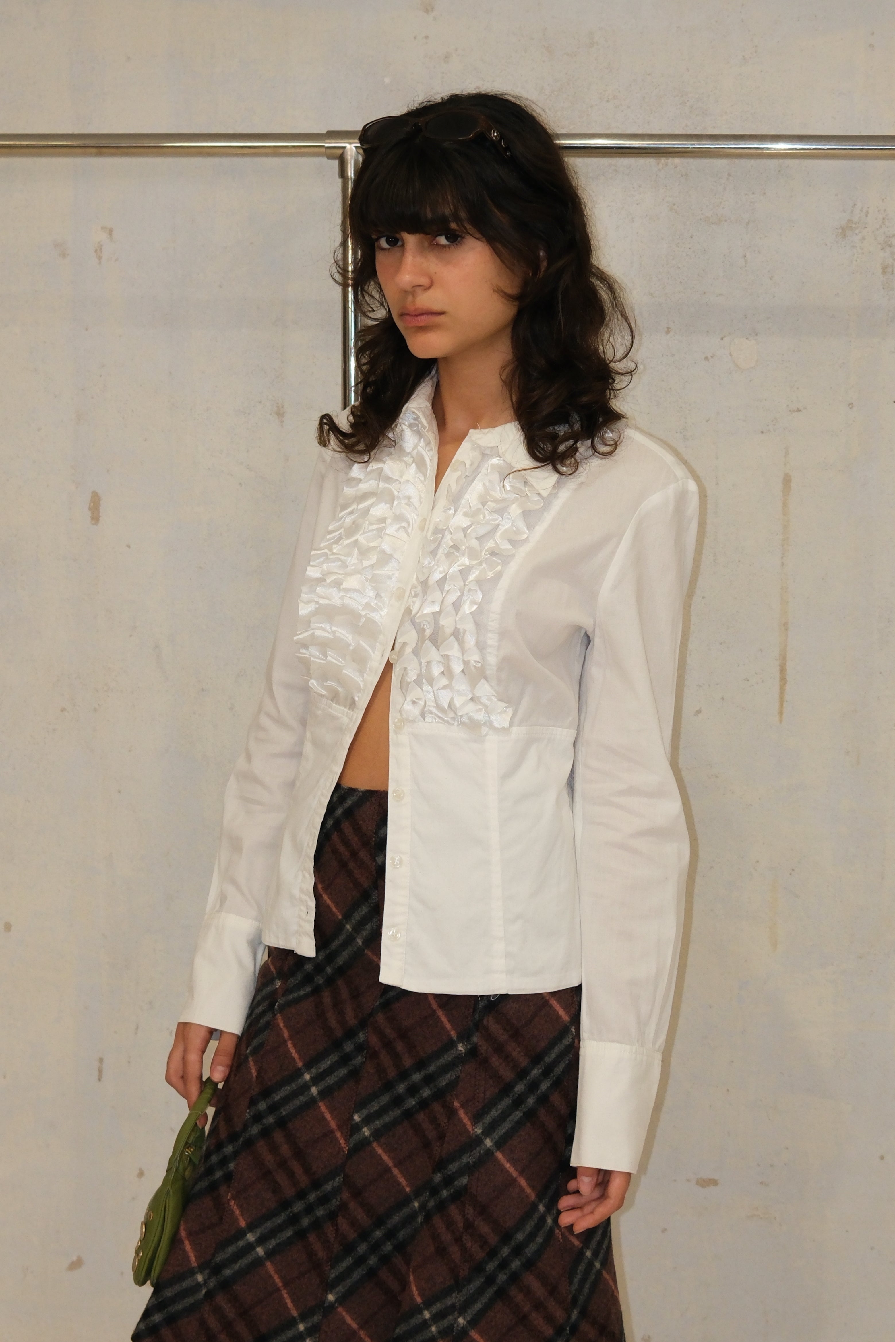 WHITE RUFFLE BUTTON UP TOP