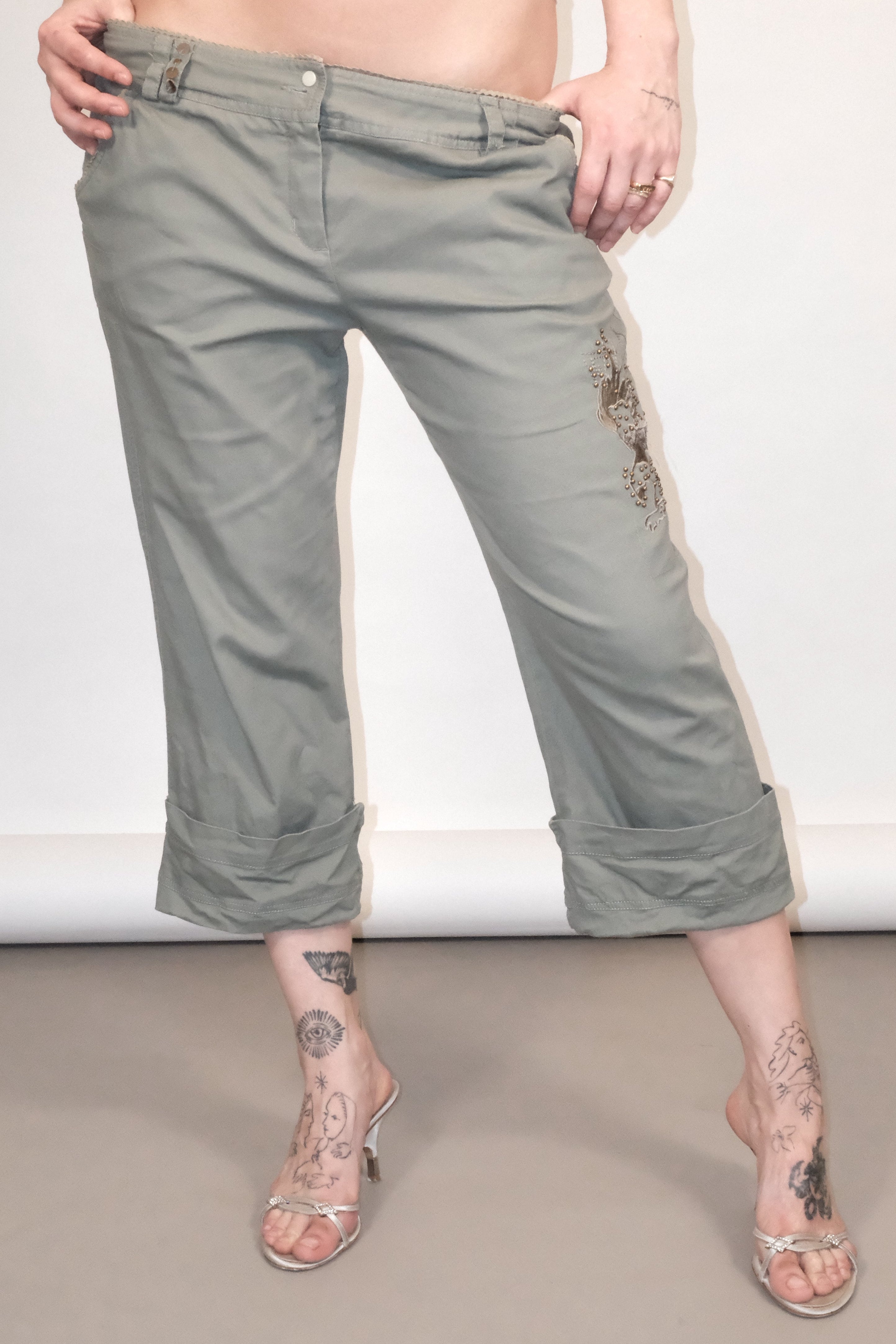 Relaxed Fit Embroidered Capri Pants Size 40-42