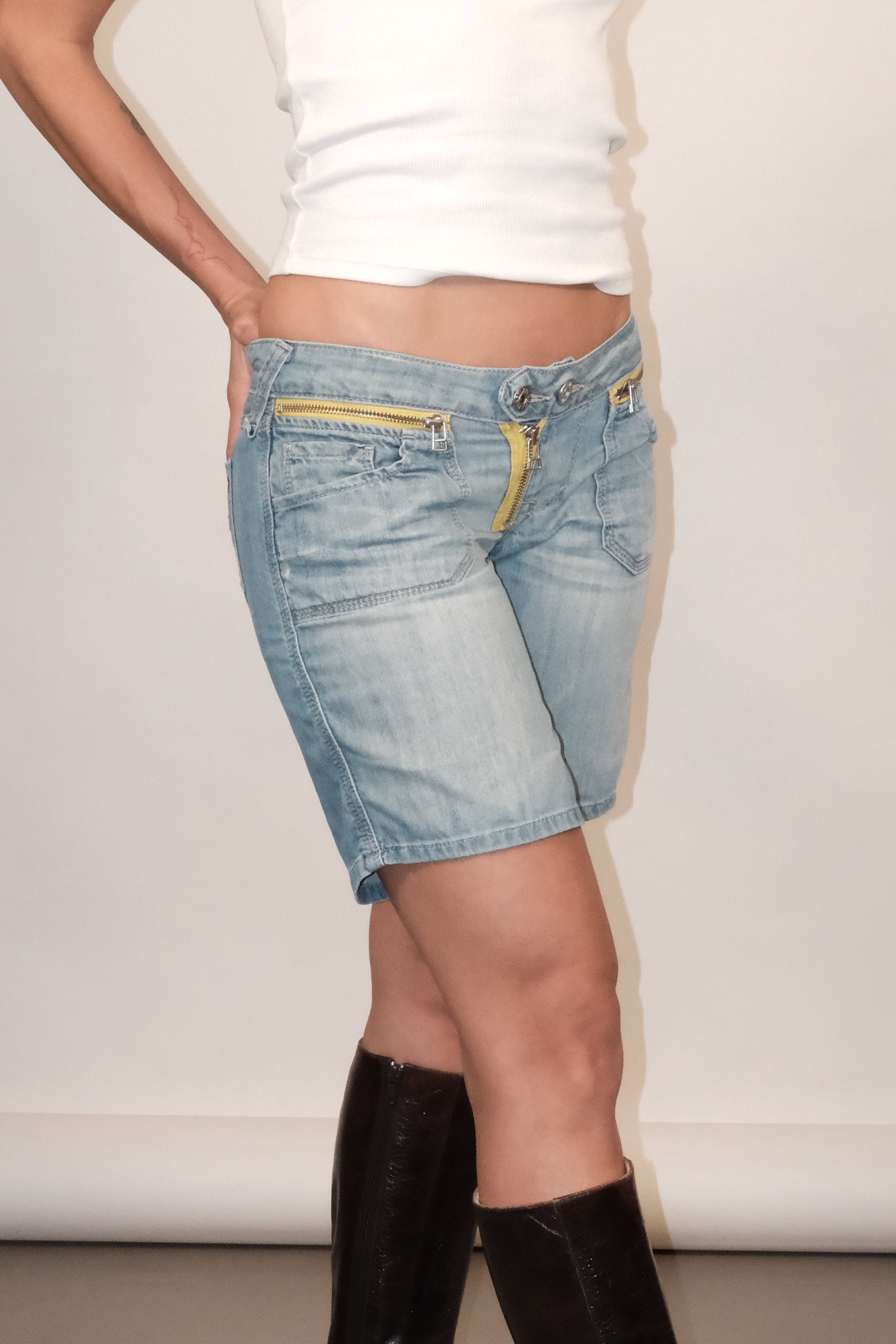 Light Wash Denim With Bold Yellow Zipper Details Size 34
