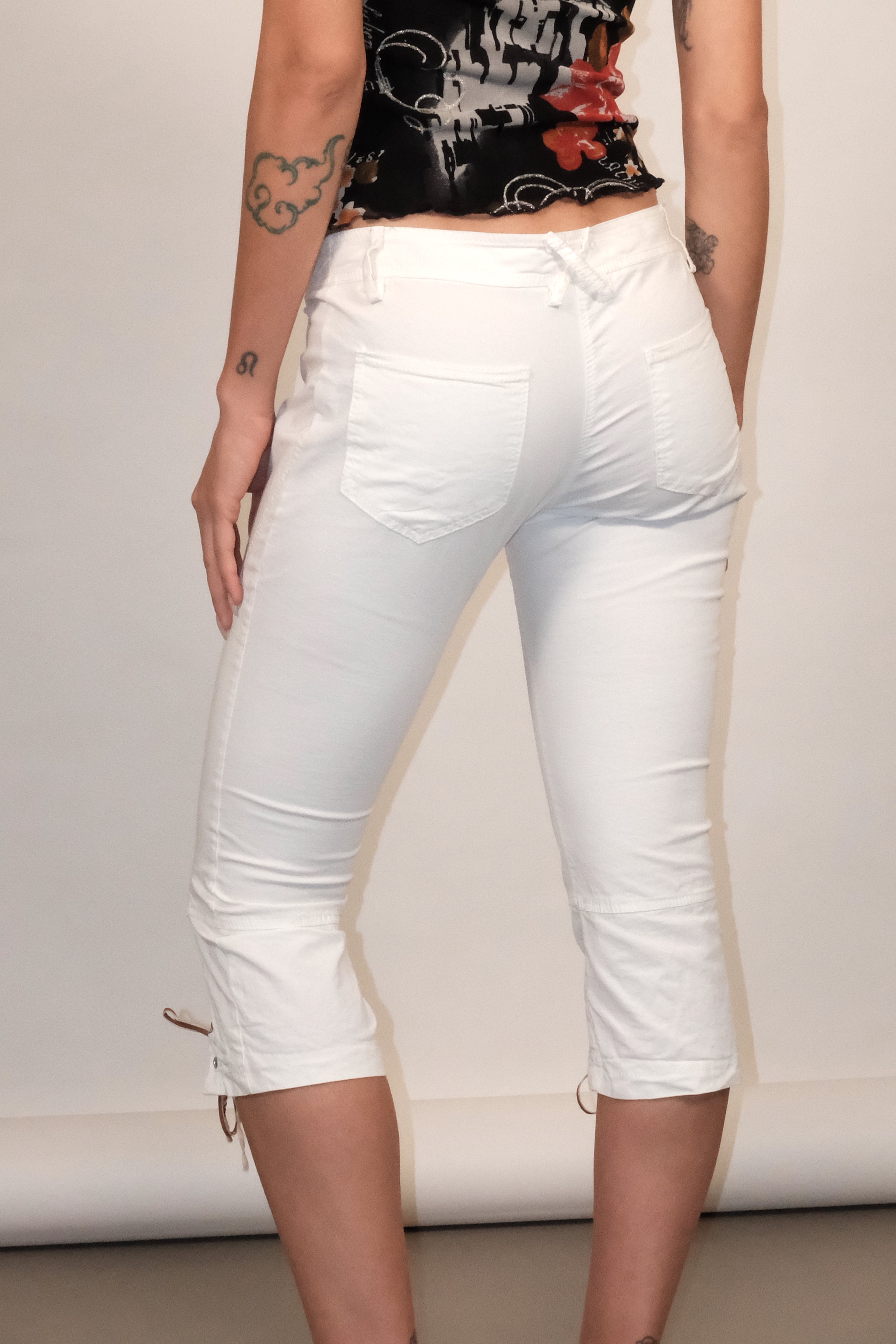 Denny Rose White Capri Pants Size 36
