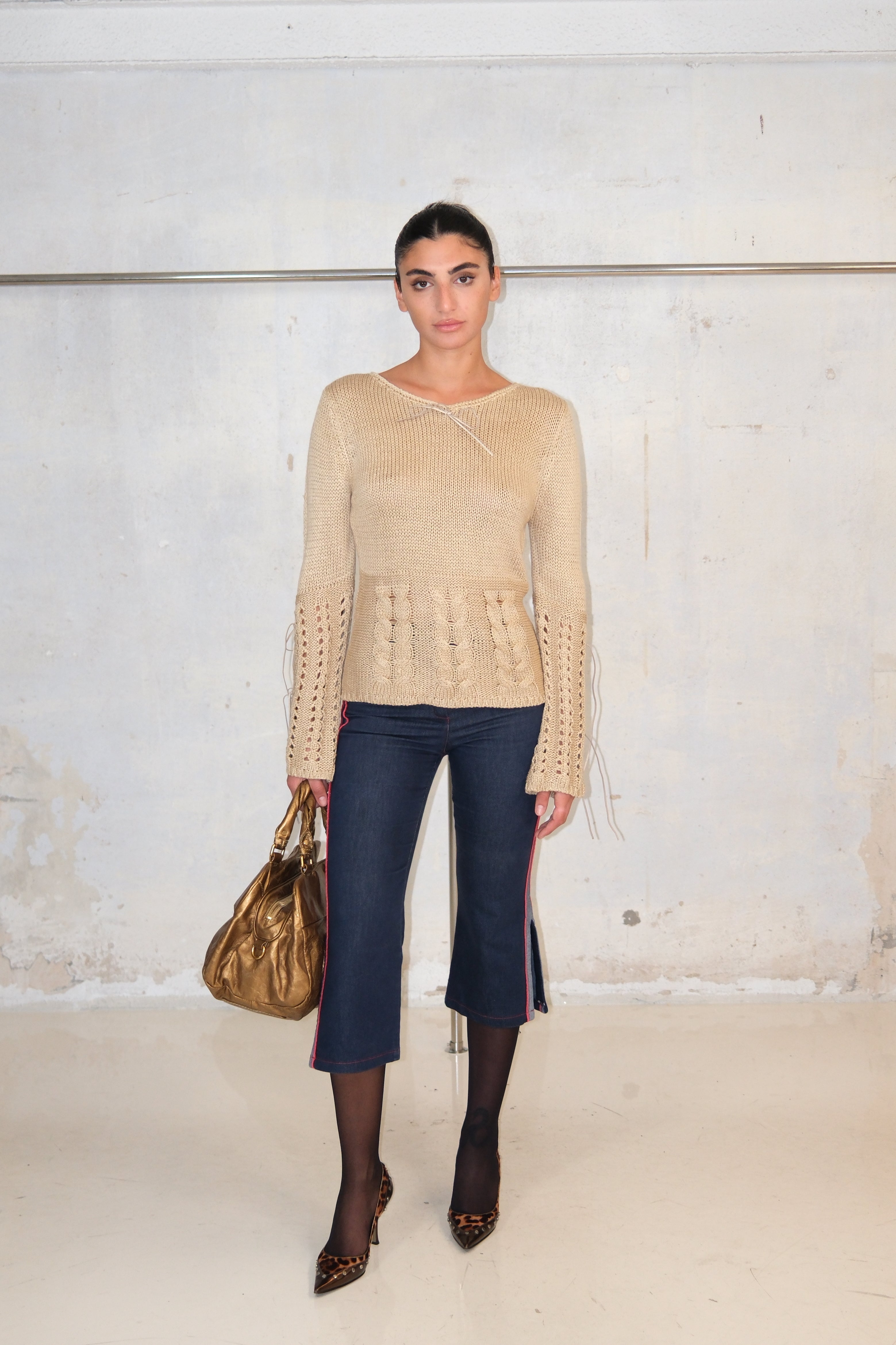 RED STITCH LOW RISE CAPRI JEANS 36