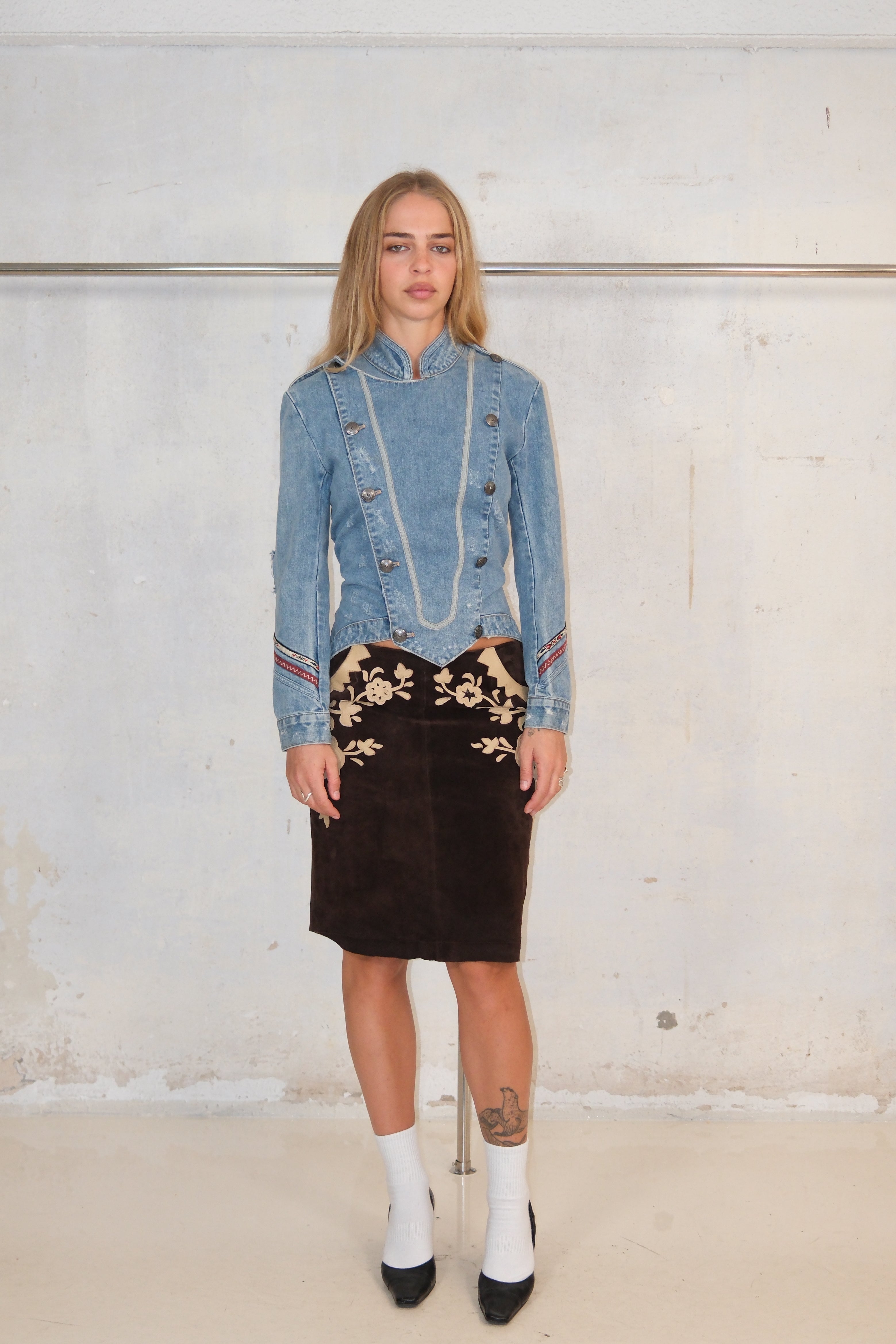 WESTERN FLORAL EMBROIDERED SUEDE SKIRT IN DARK BROWN