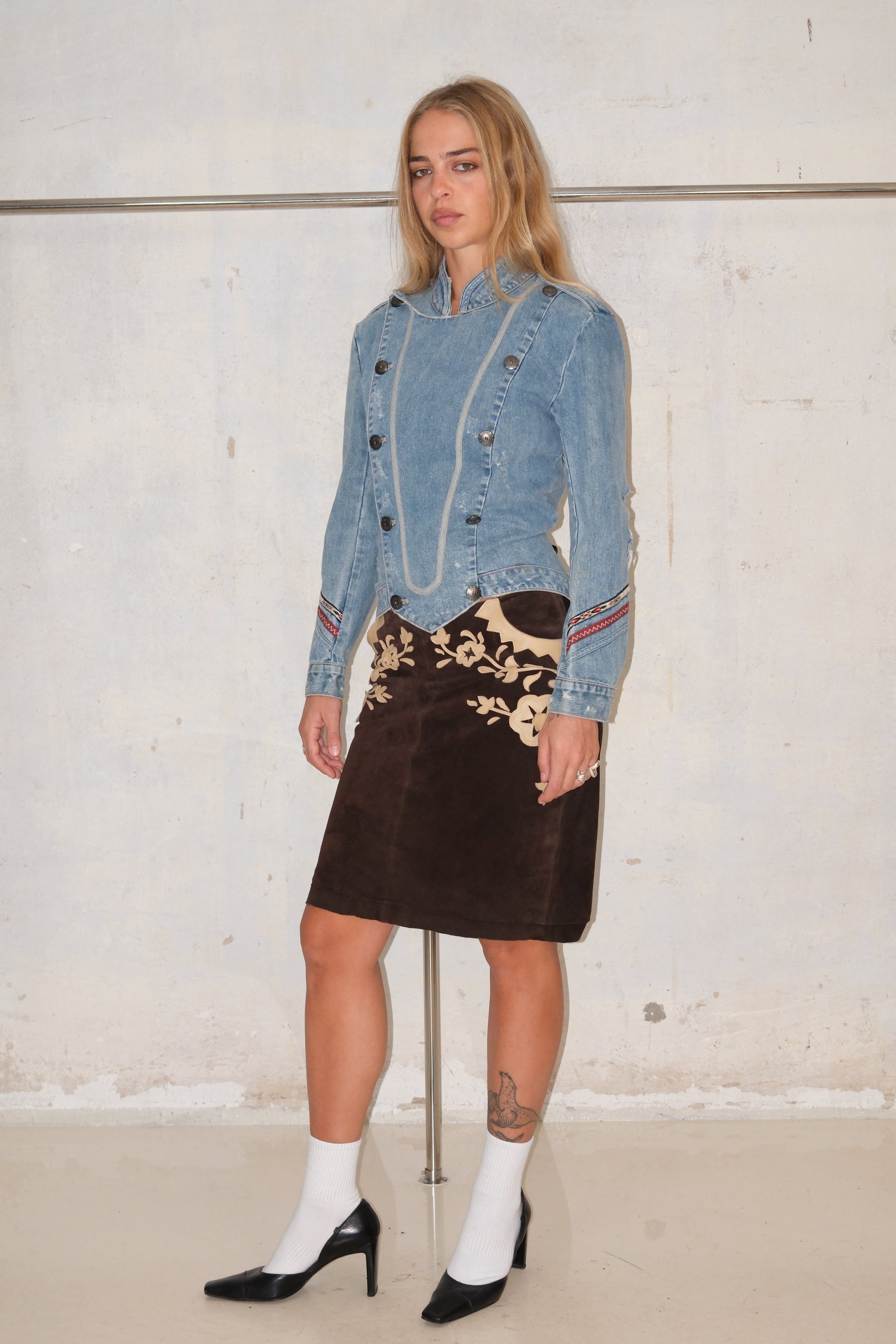 WESTERN FLORAL EMBROIDERED SUEDE SKIRT IN DARK BROWN