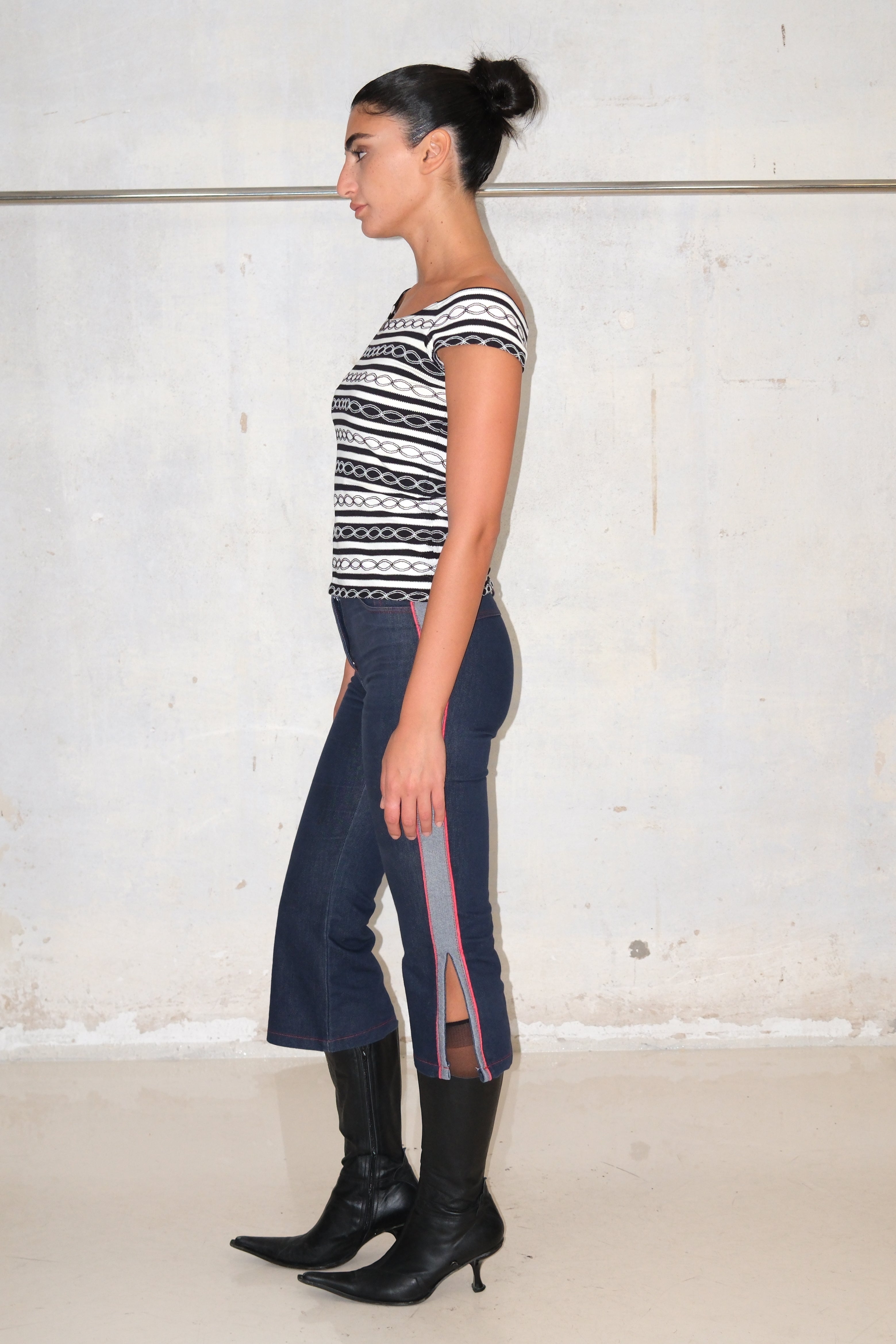 OFF SHOULDER MONOCHROME TEE