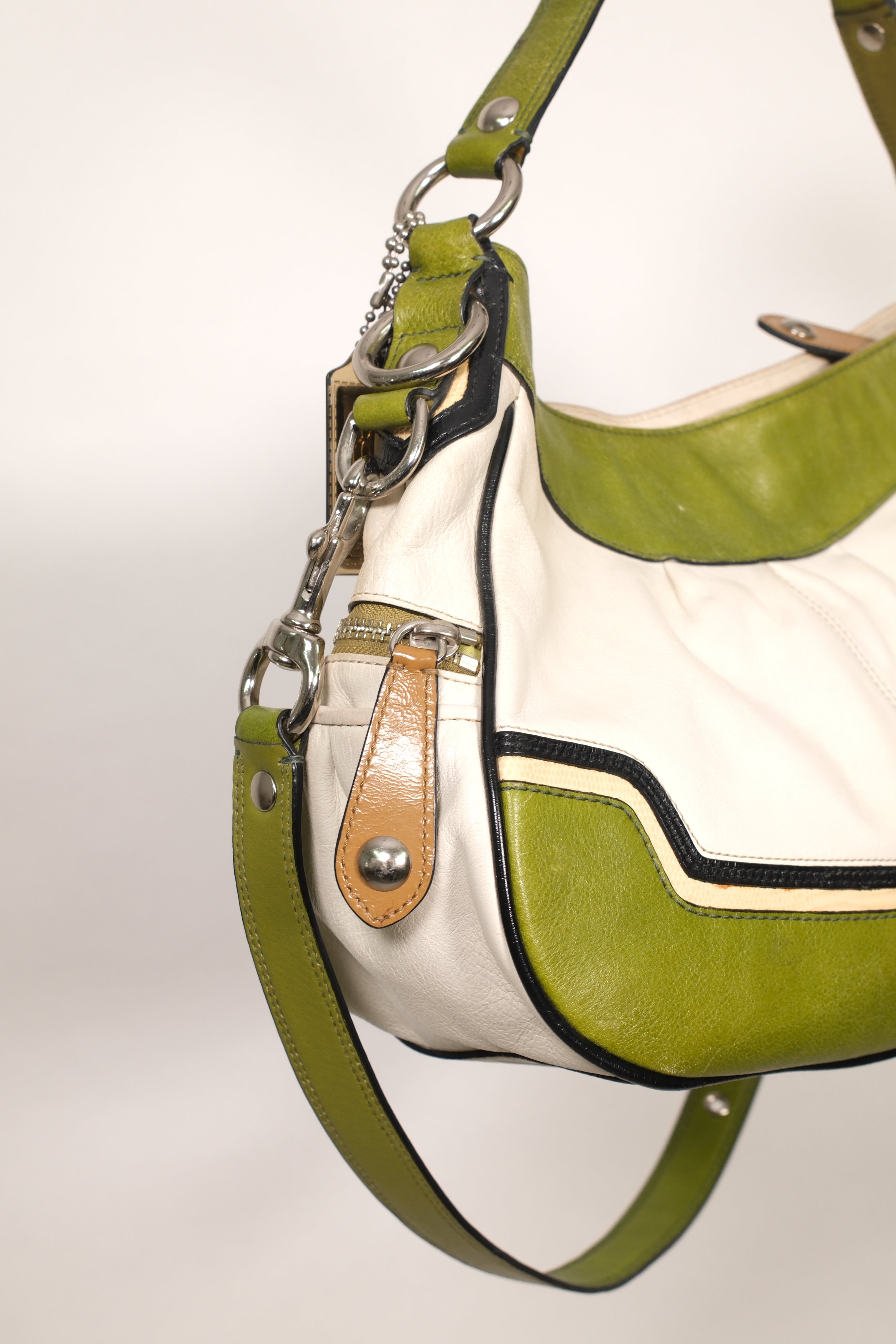 Coach White And Green Leather Shoulder bag