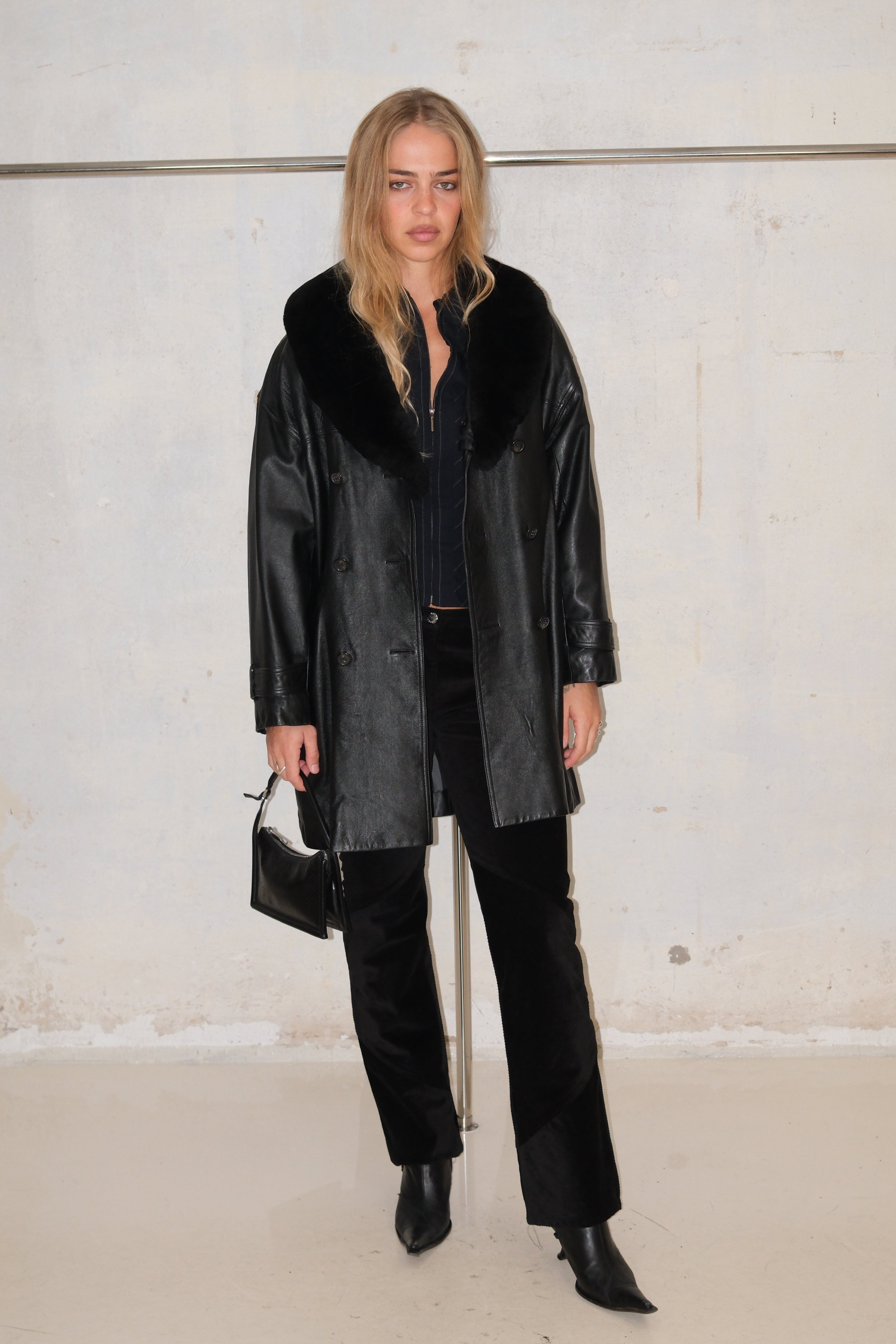 OVERSIZED BLACK LEATHER TRENCH WITH FUR