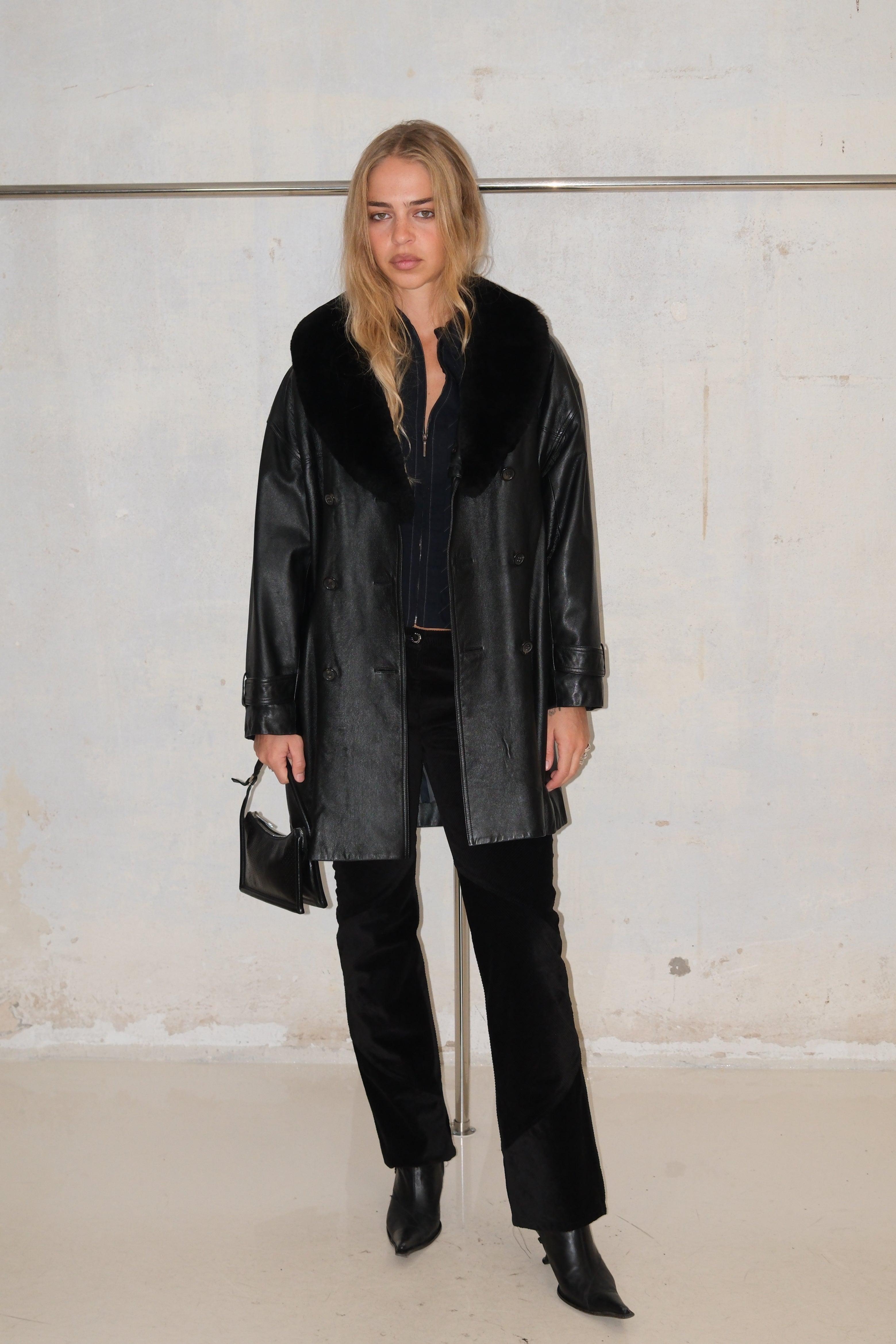 OVERSIZED BLACK LEATHER TRENCH WITH FUR
